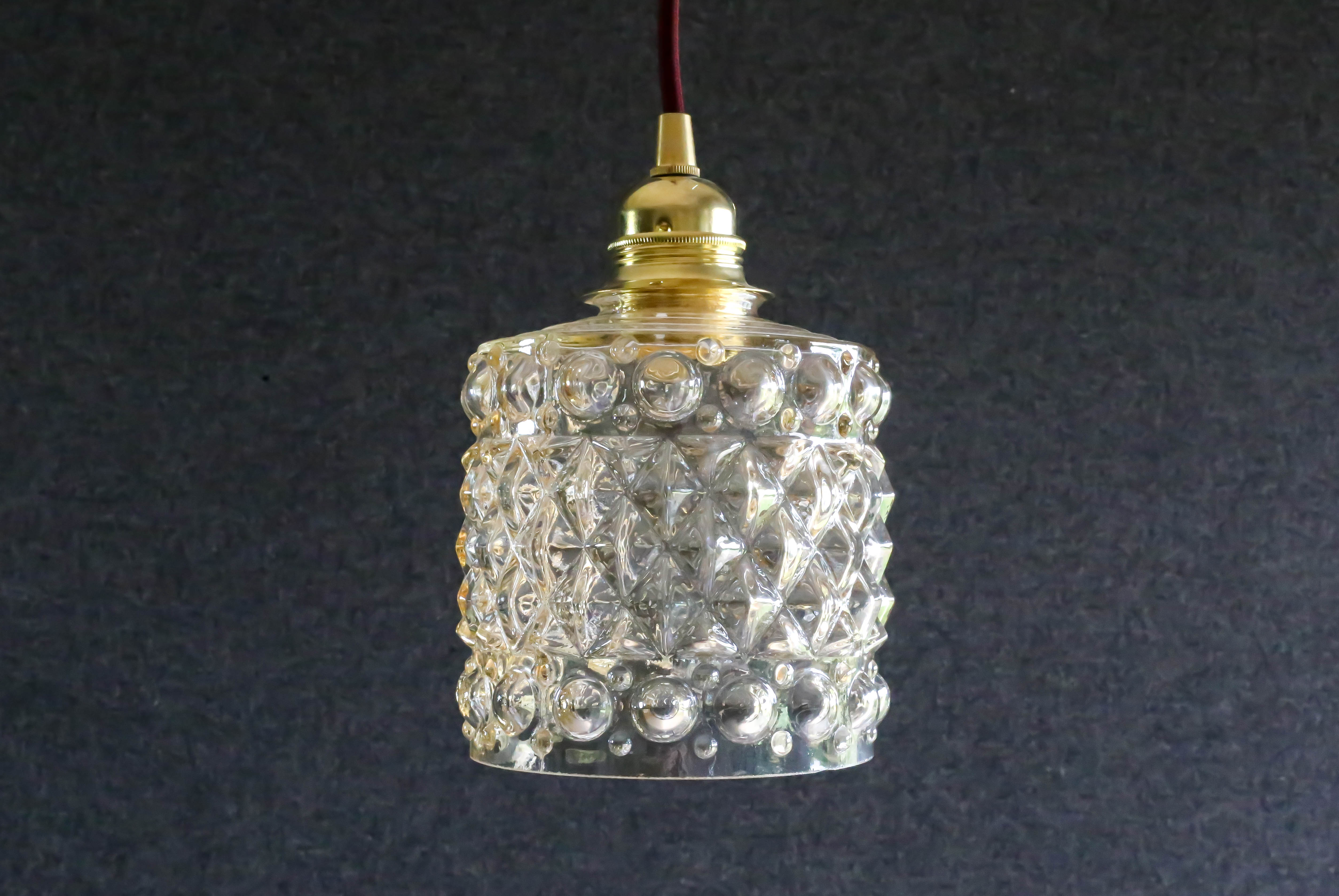 suspension of the 50s in engraved glass