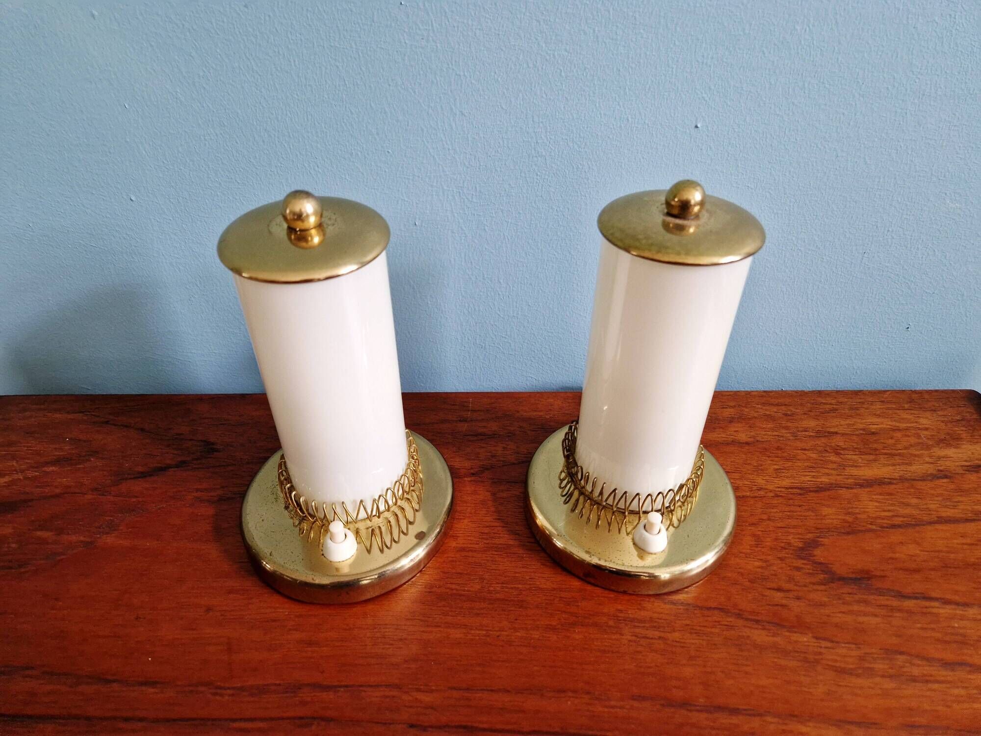Pair of Mid-Century bedside lamps in brass and cream opaline, 1950.