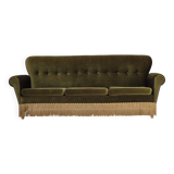 Canapé danois 3 places des années 1970, velours d'ameublement vert, pieds en bois de frêne.