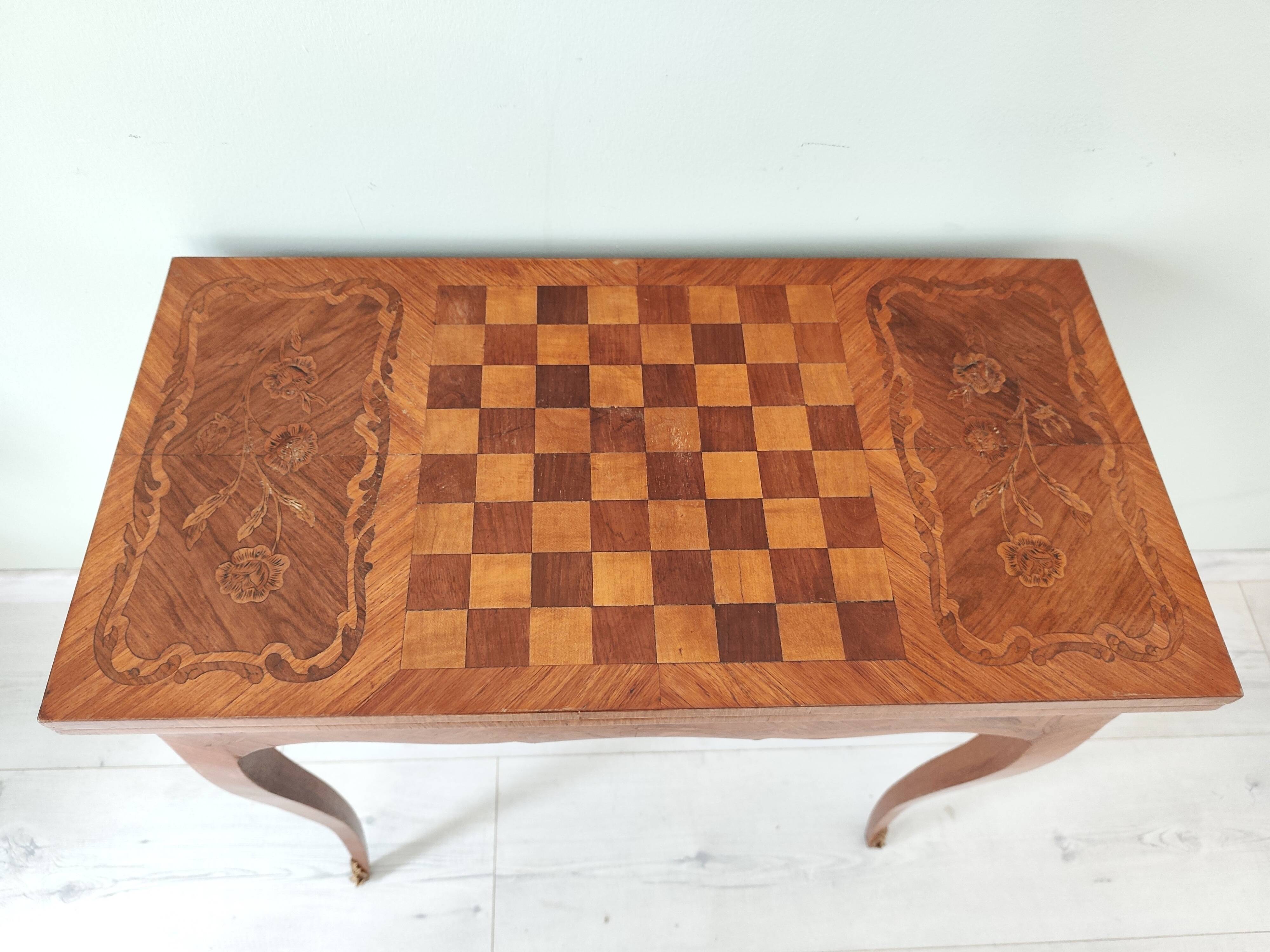 Table de jeux Louis XV en chêne marquetée