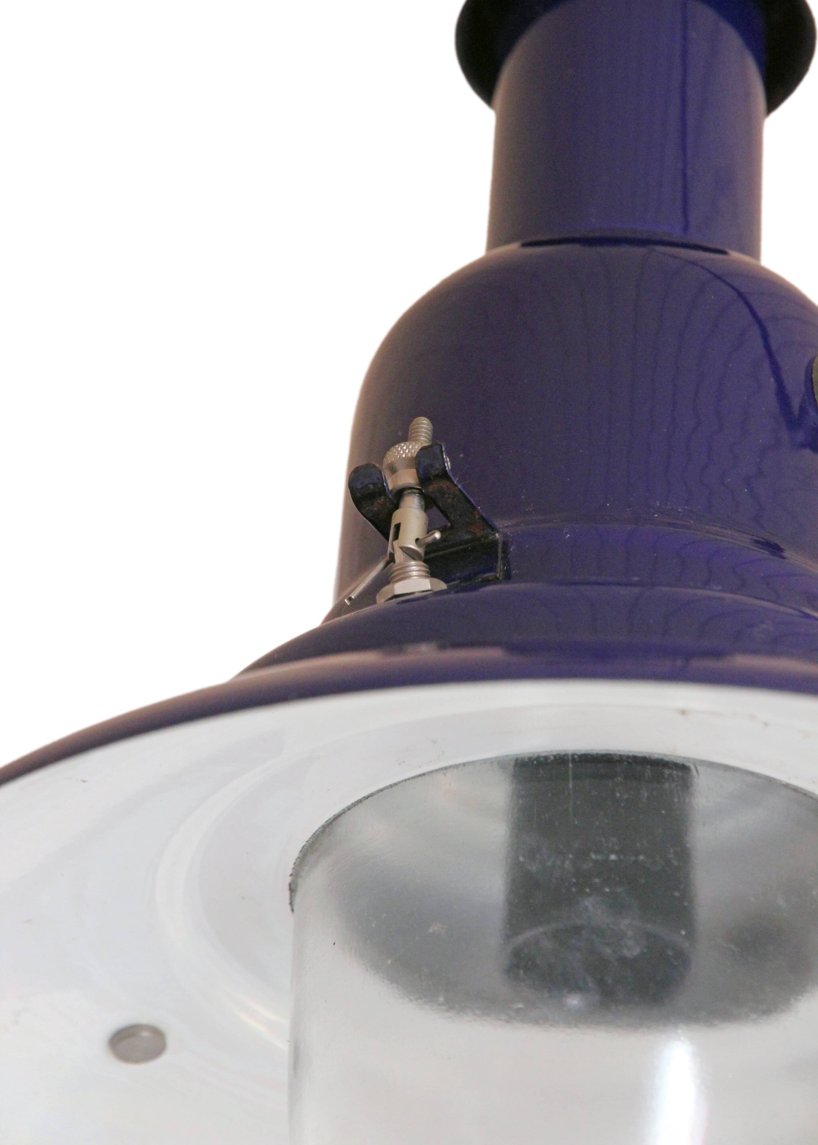 Industrial enameled sheet metal pendant light