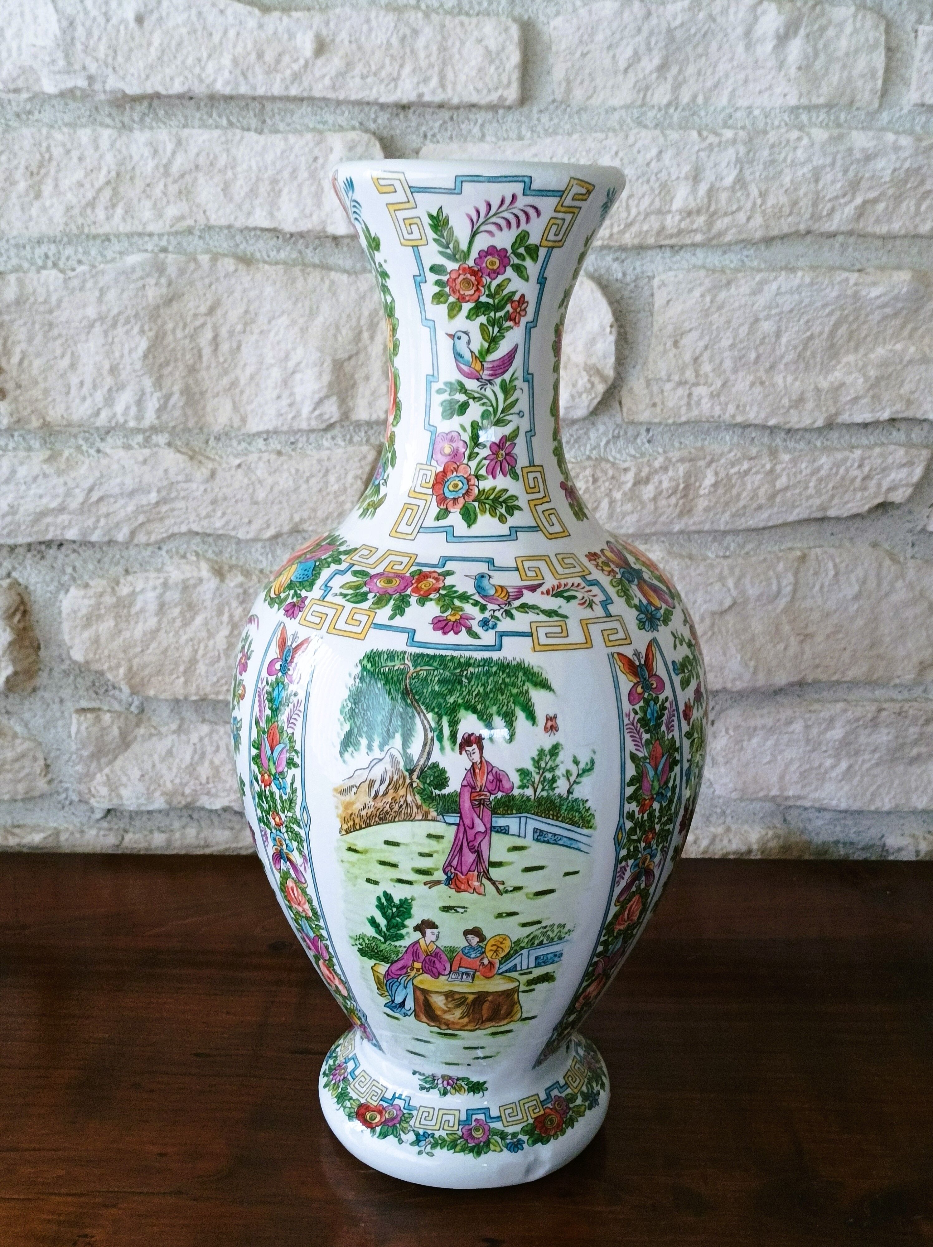 Large chinese vase signed