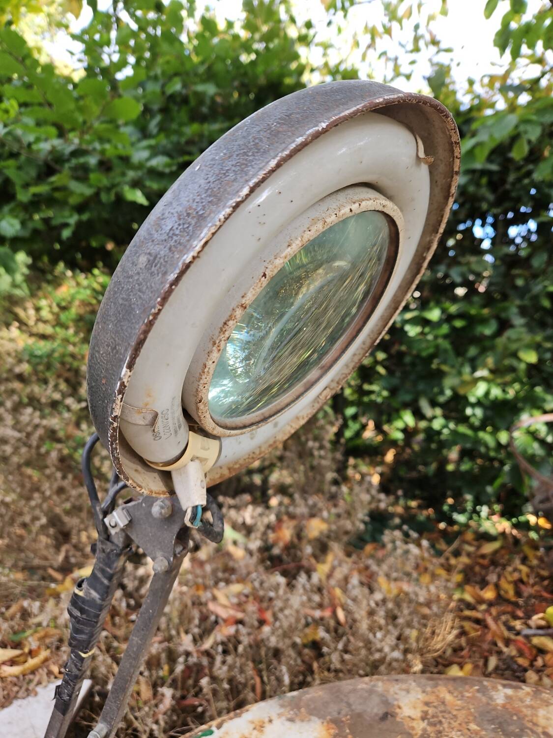 J.TOULEMONDE industrial design workshop magnifying lamp