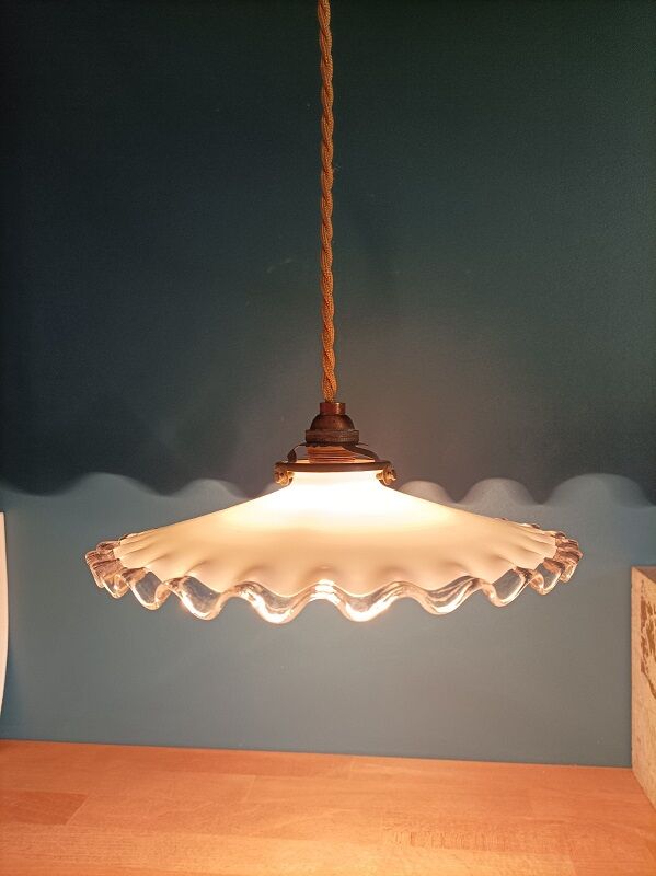Suspension lampshade corole opaline lace brass