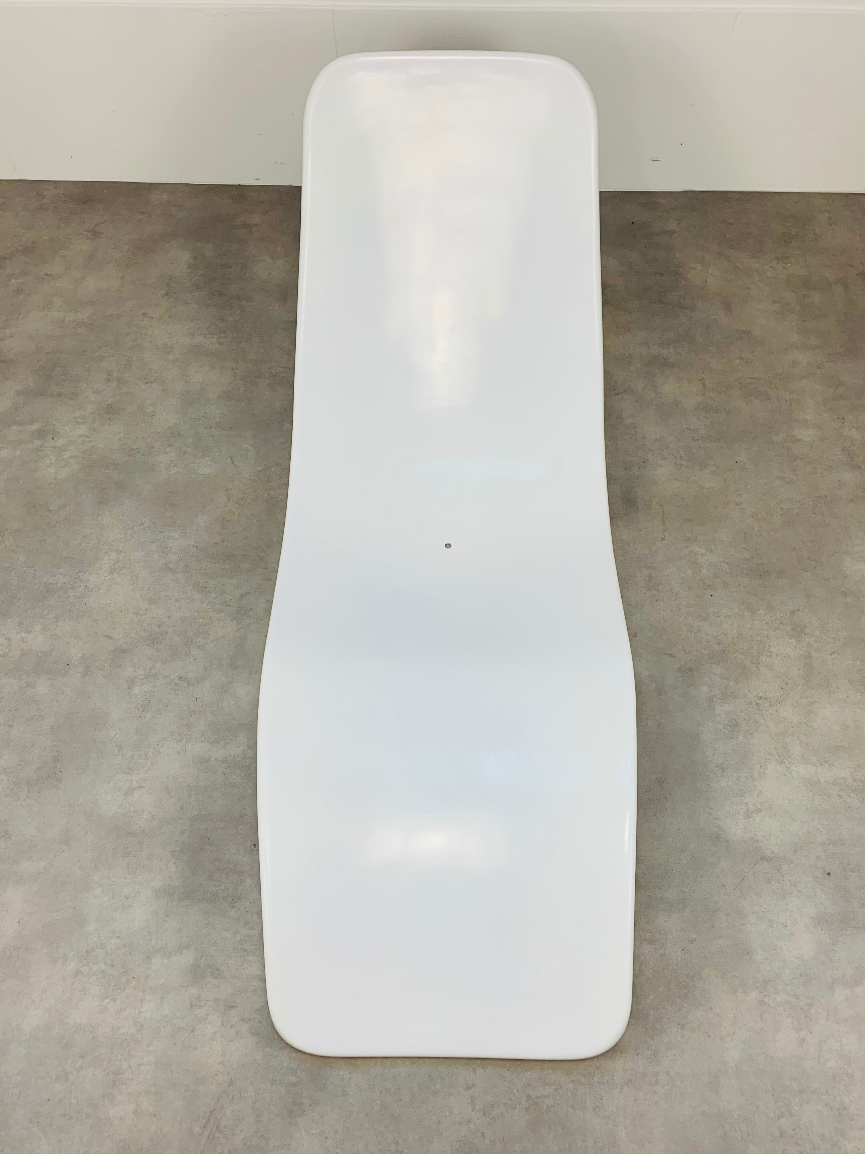 Eurolax R1 fiberglass deckchair by Charles Zublena