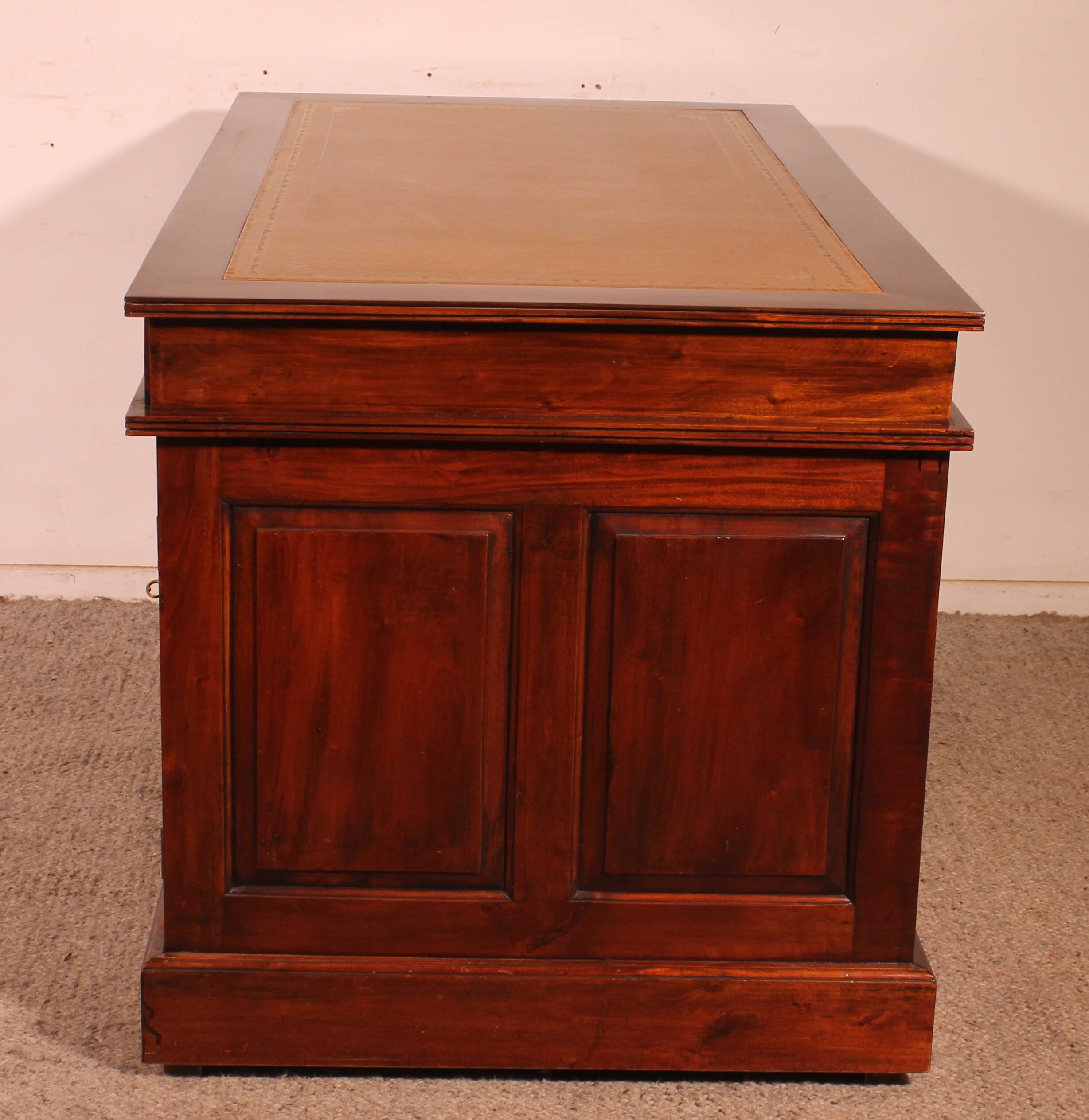 English mahogany pedestal desk