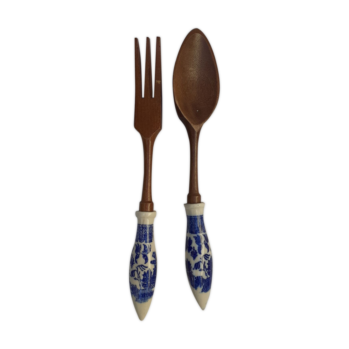 Wooden and porcelain salad covers