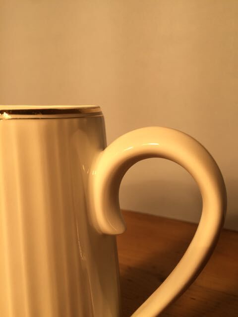 White pitcher streaked