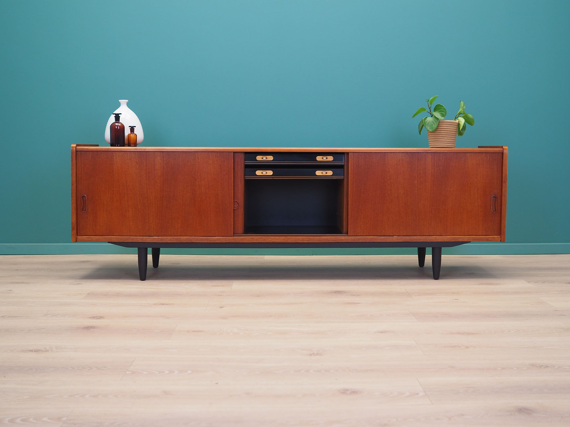 Teak sideboard, danish design, 1960s, manufacturer: Denmark