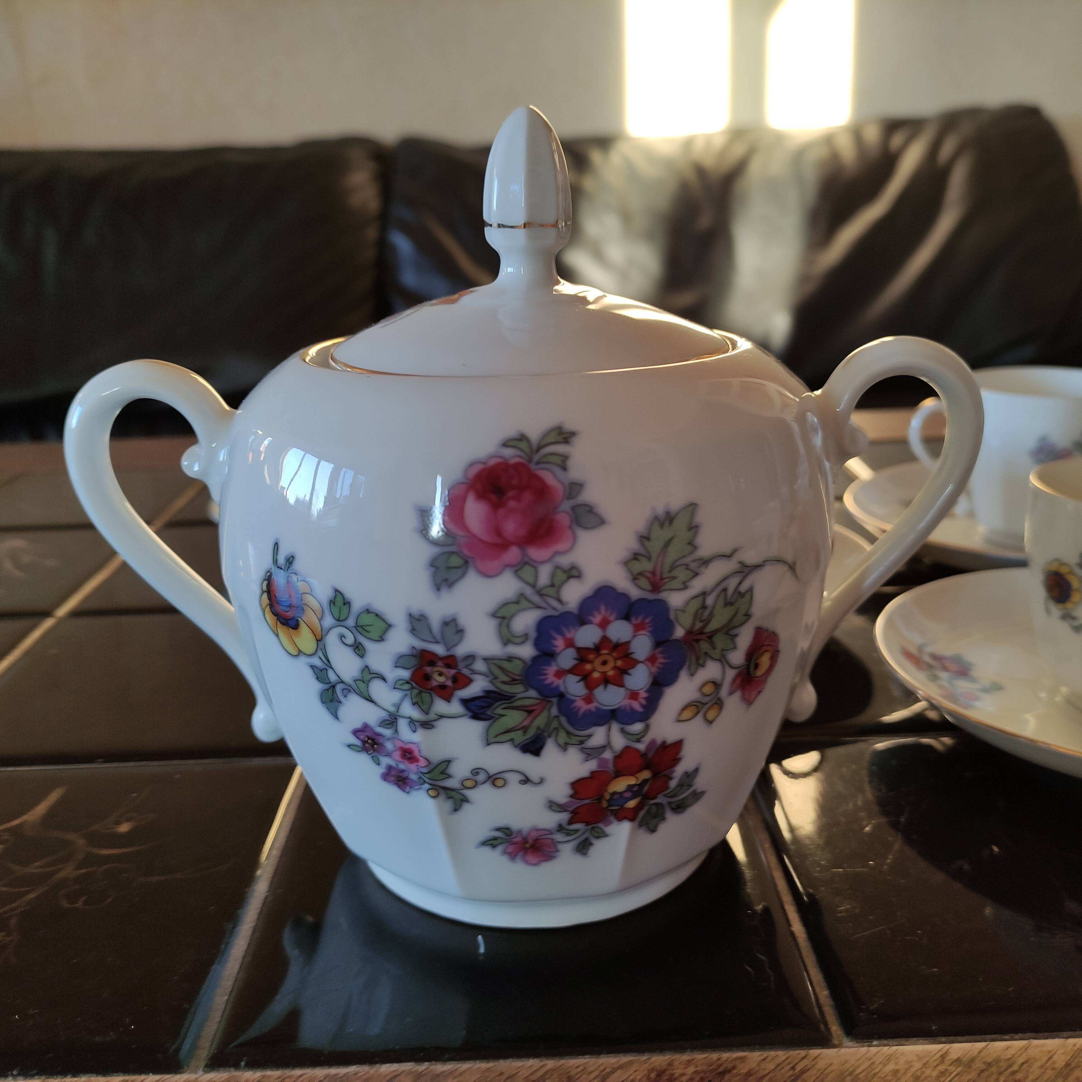 Coffee service for 12 pers. Victoria of the 20s