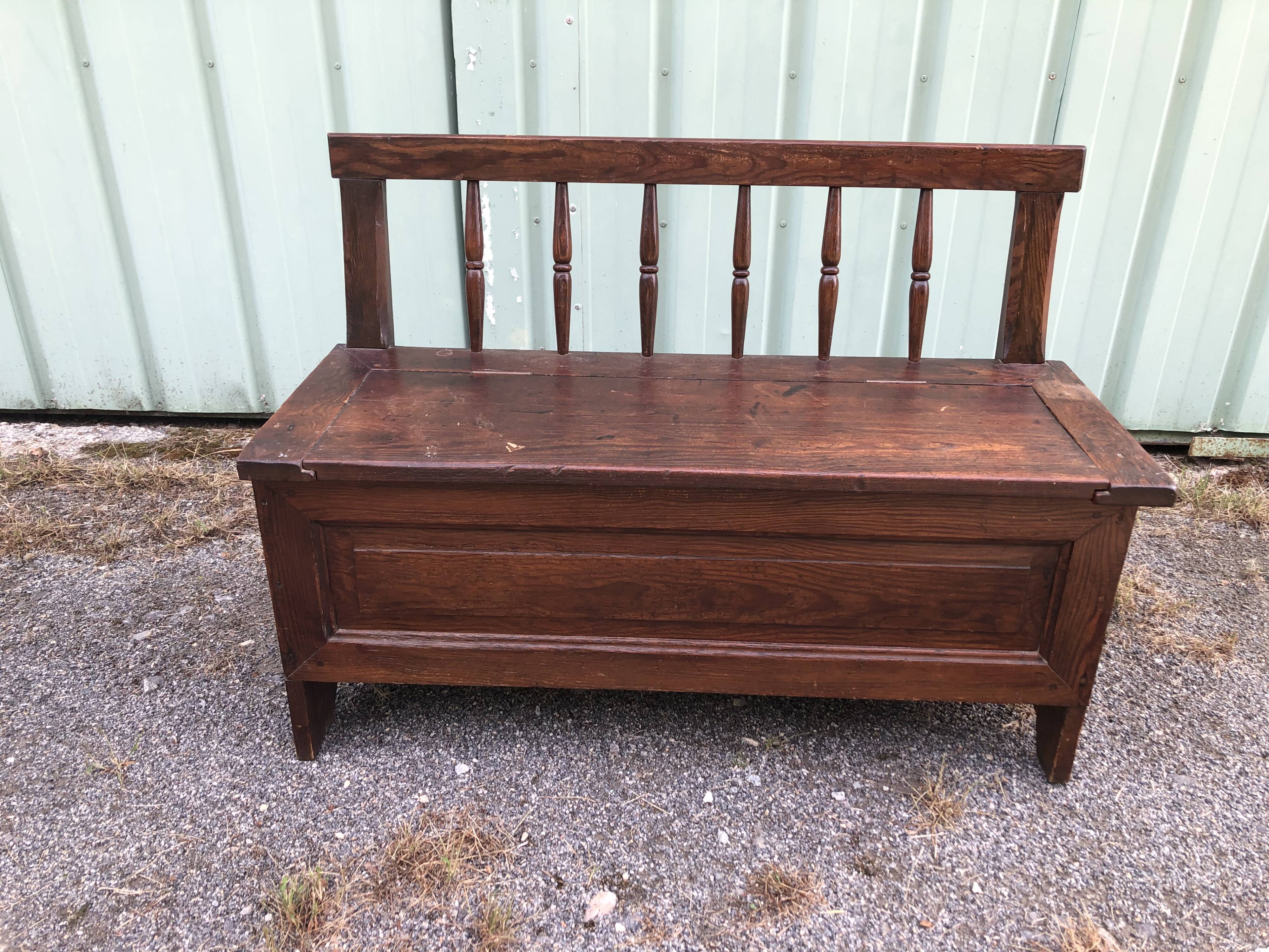 Rustic chest bench in old patina fir.