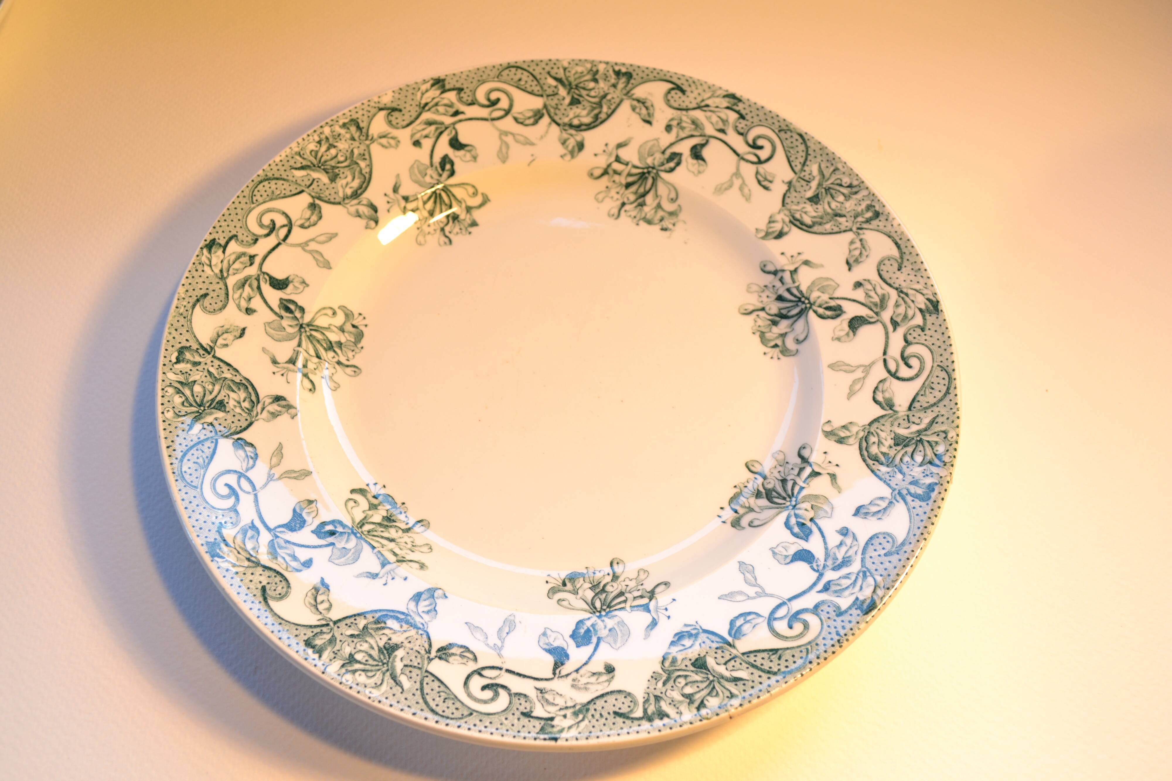 Set of 5 plates Earth iron décor Honeysuckle