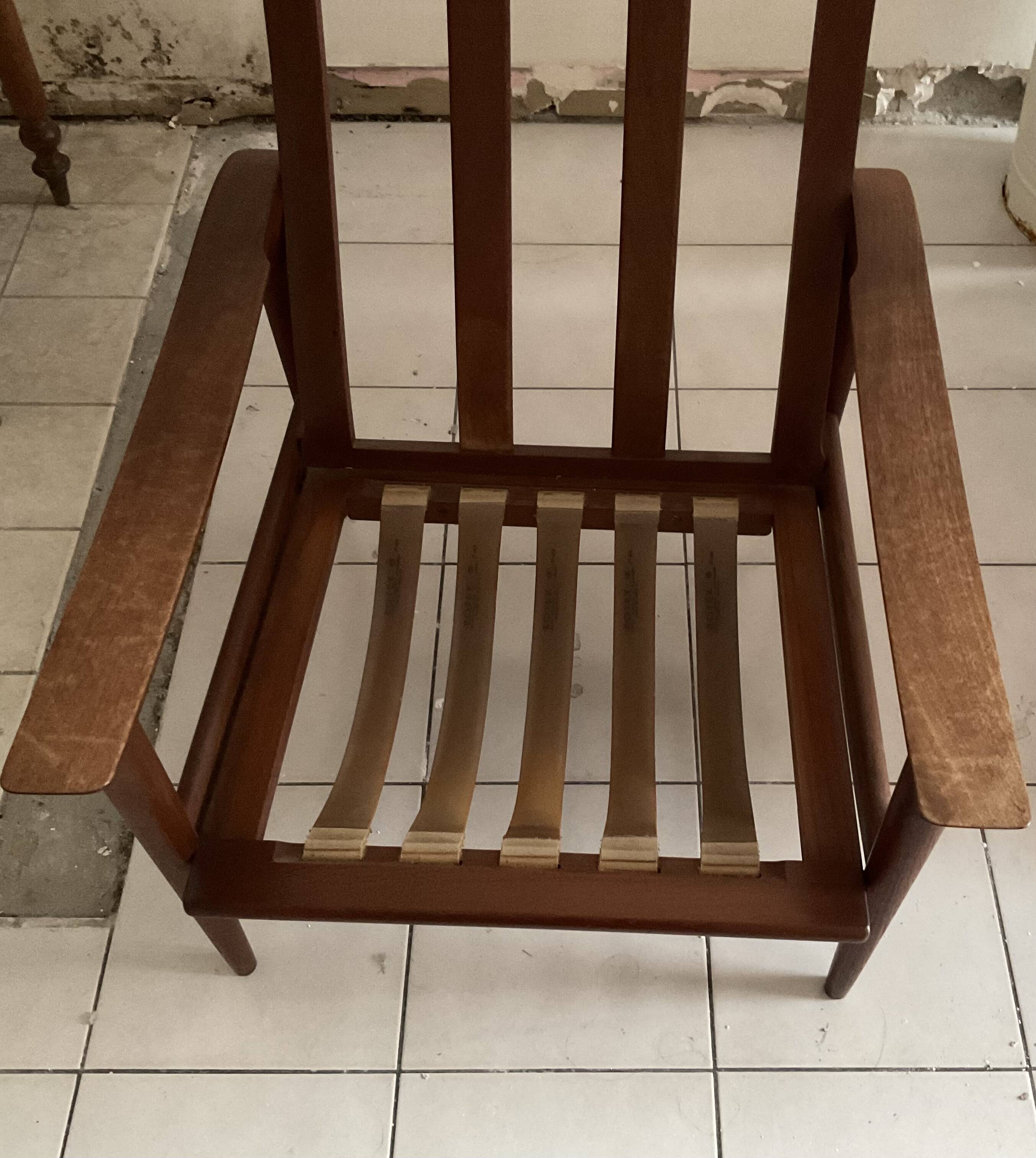 Scandinavian armchair with yellow cushions, original from the 1950s/60s.