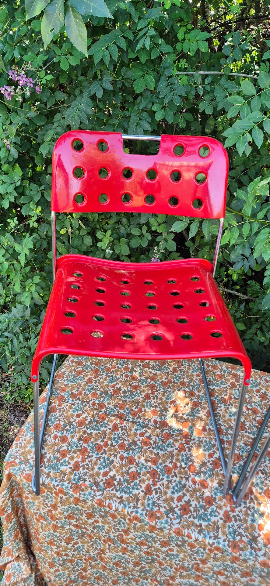 Omstak chair by Rodney Kinsman, vintage red metal.