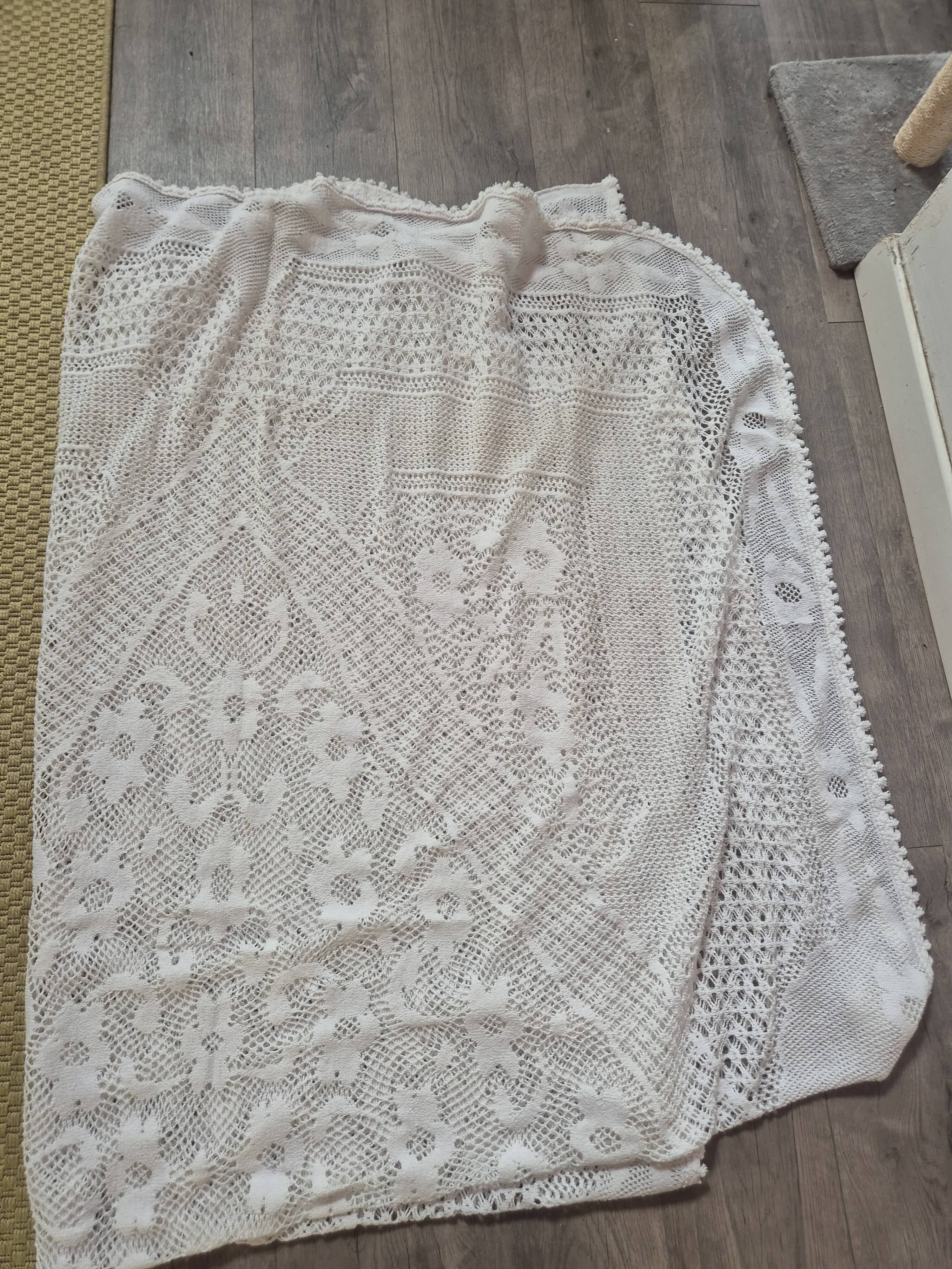 vintage white crochet bedspread with 2 rounded corners