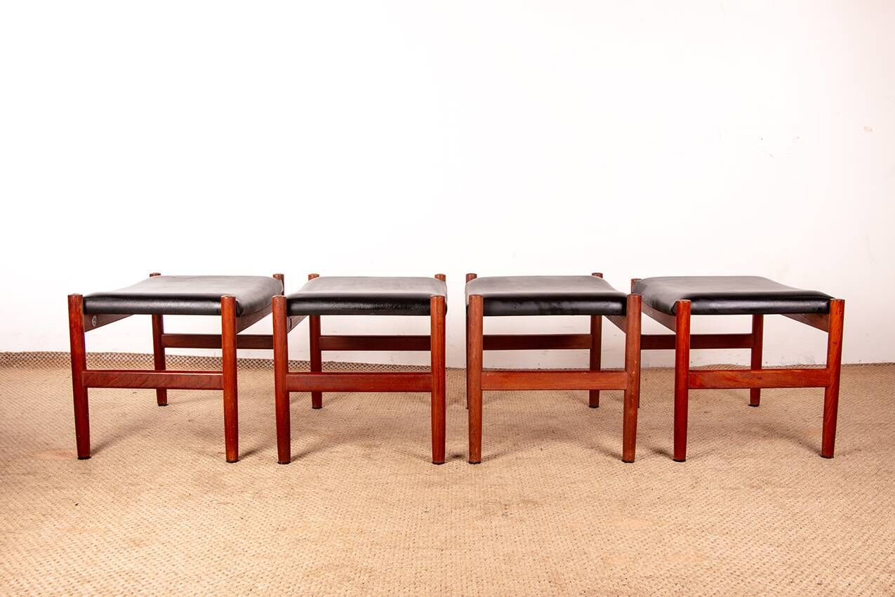 4 Tabourets Danois en teck et cuir noir modèle 40 par Hugo Farndsen 1960.