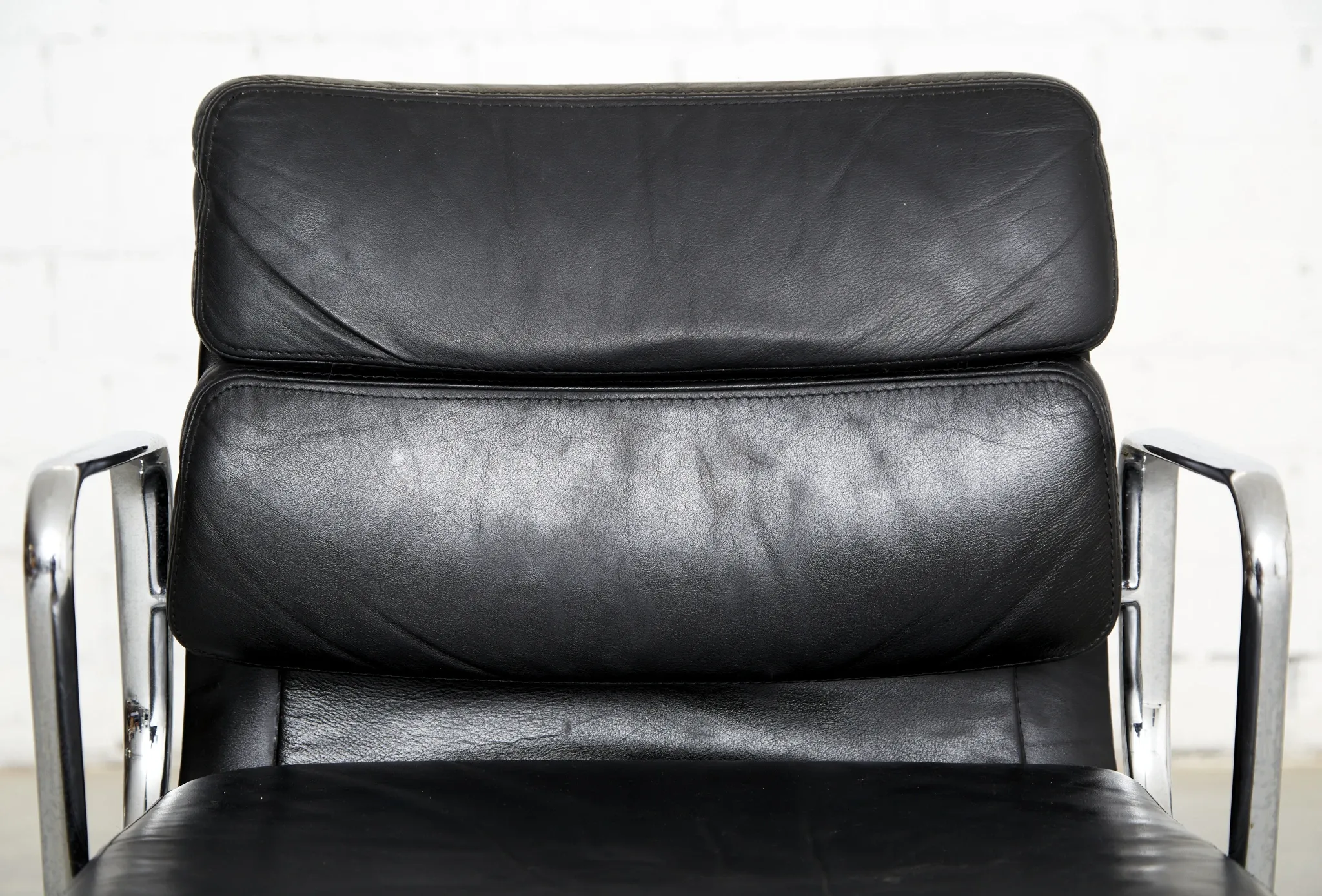 Charles & Ray Eames Soft PAd Chair EA 217 for Vitra