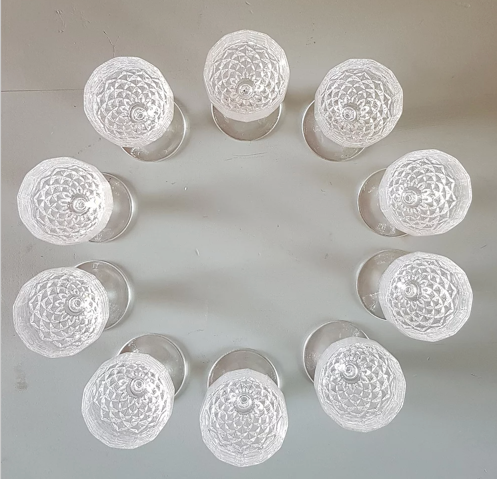 Verres à liqueur anciens en cristal