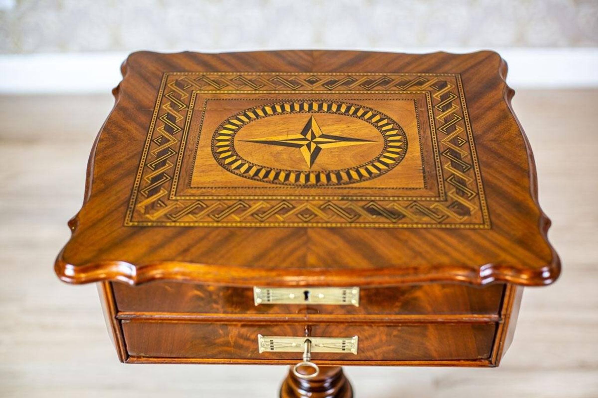 Table de couture antique Louis Philippe avec plateau marqueté, 1860