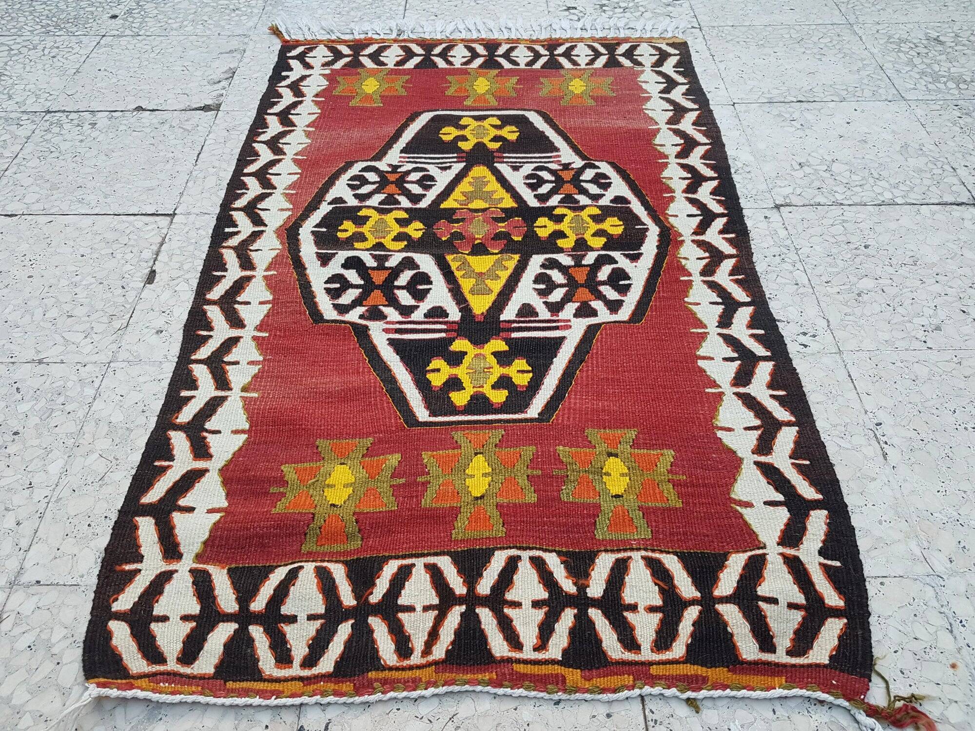 Kilim turc vintage tissé main 79x127 cm