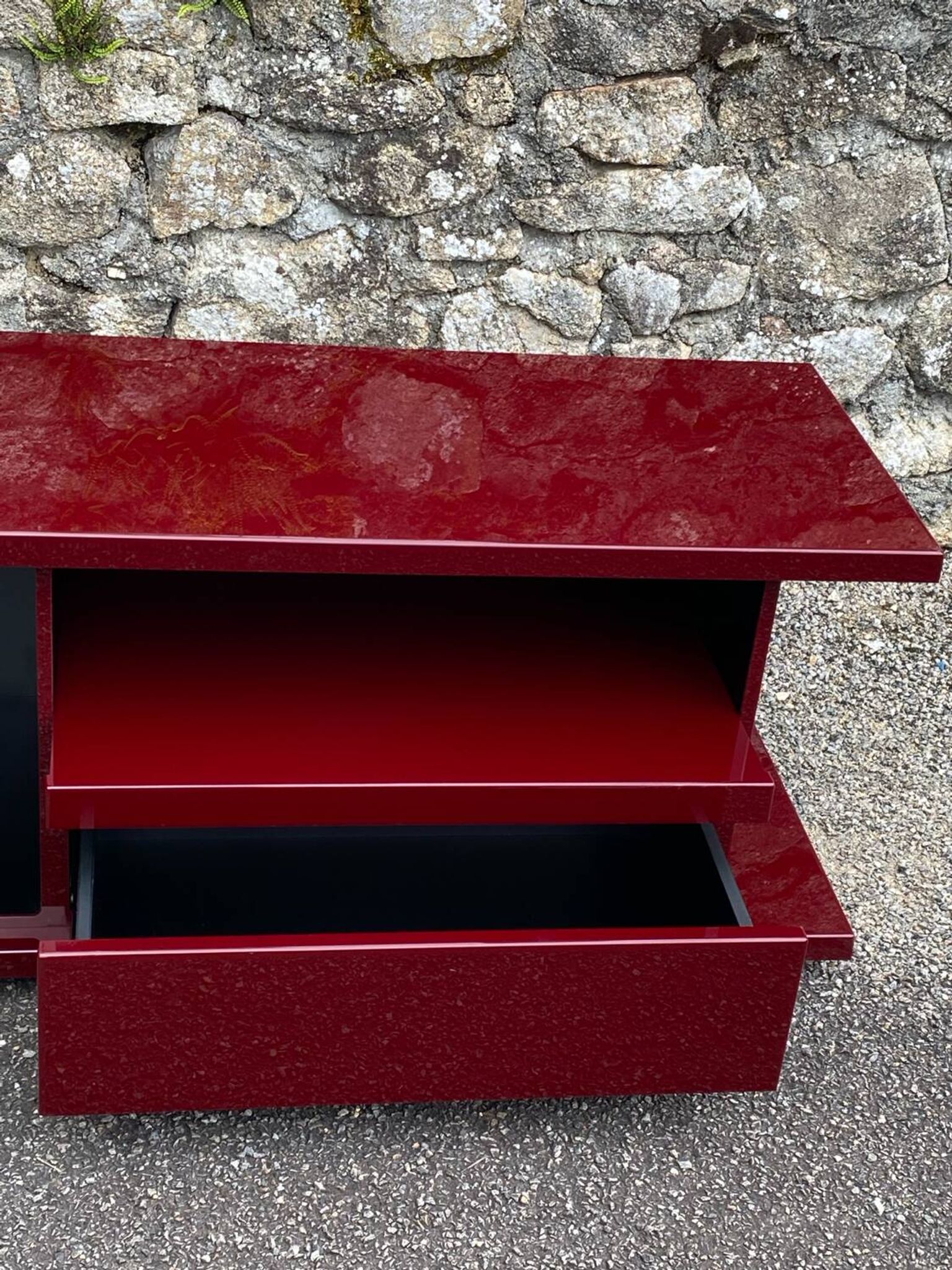 Rectangular plexiglass tv unit, burgundy, wine colour, david lange wine