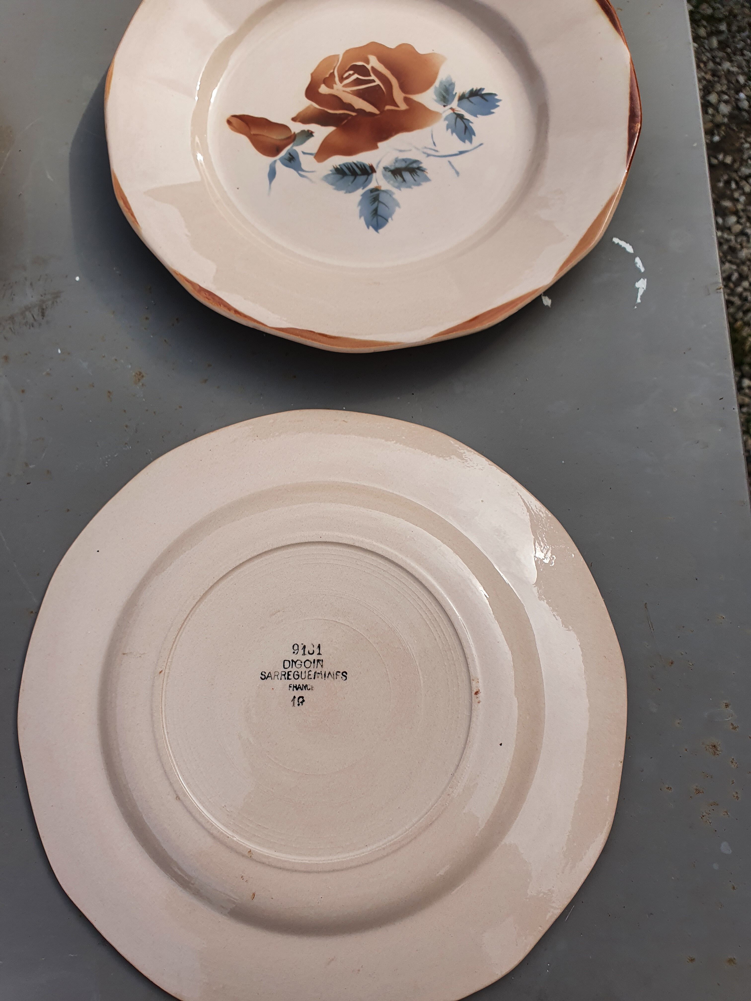4 plates old pink and brown color button