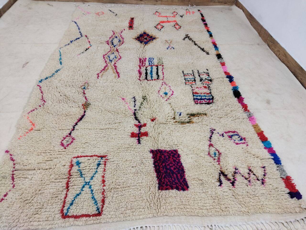 Handmade Moroccan Berber rug 288 x 168 cm