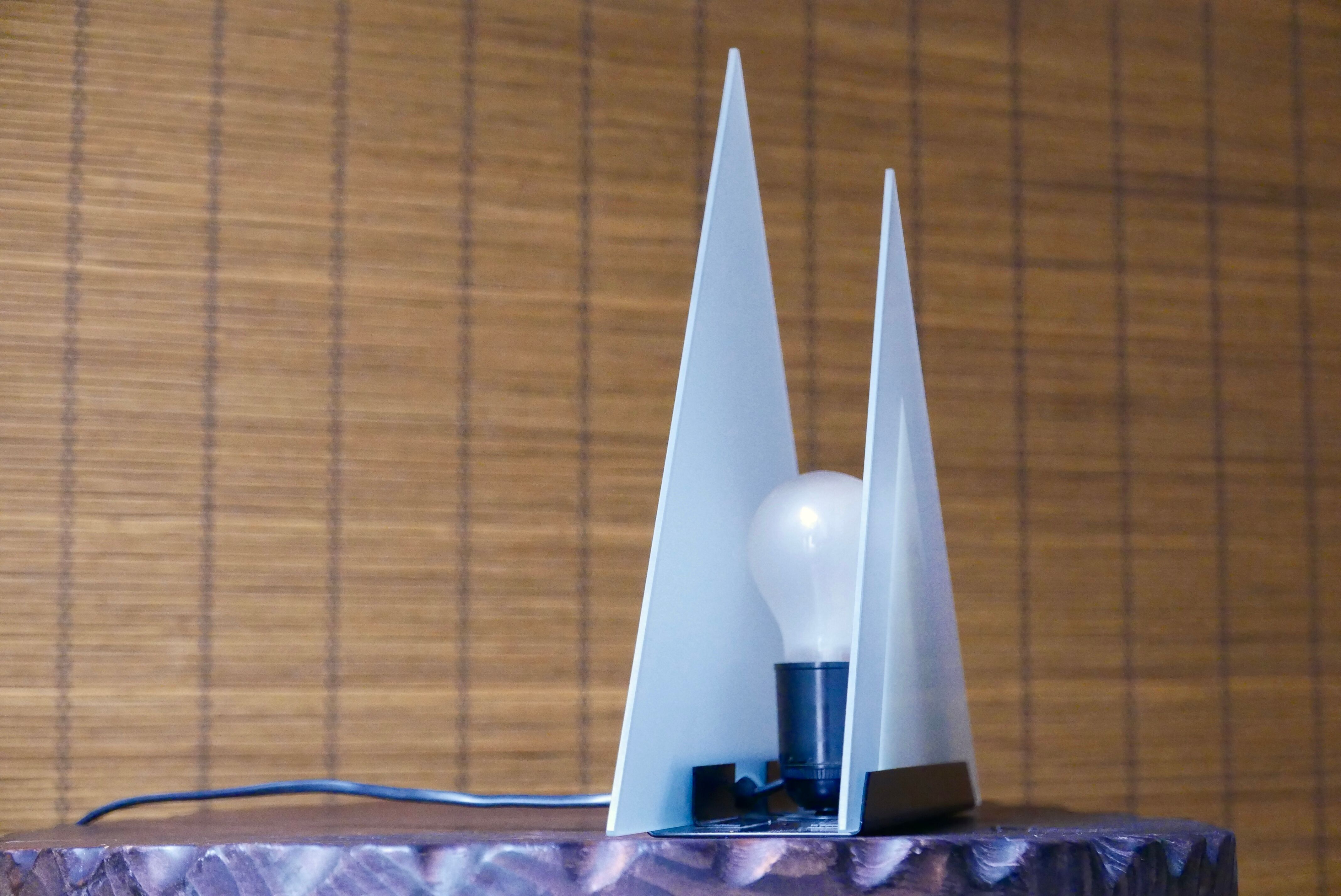 Lampe pyramide en verre années 80