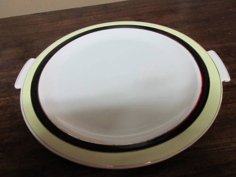 Vintage "OPACELINE - TEXAS YELLOW" pie dish from the 1950s