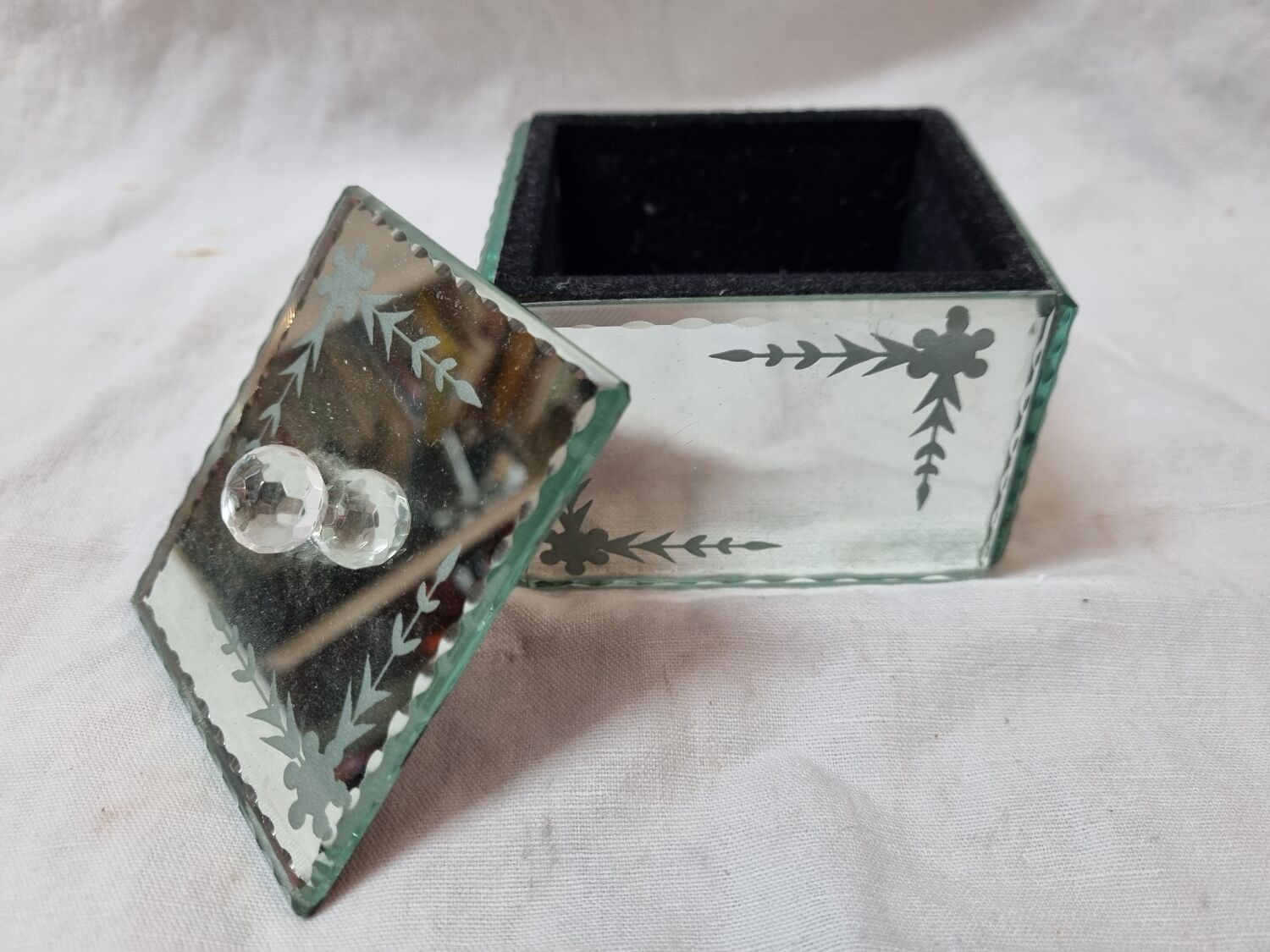 Venetian mirror box
