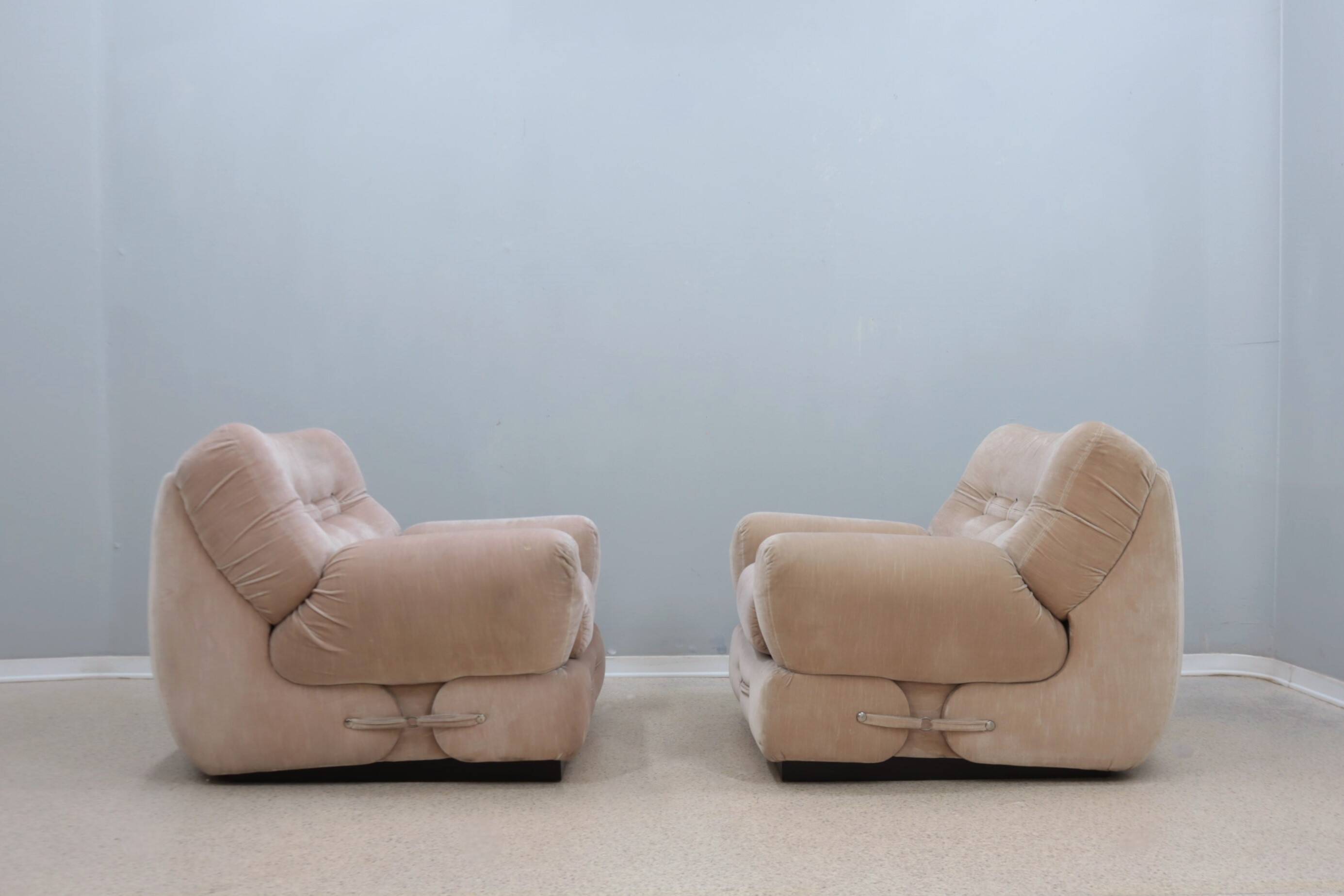 Vintage pair of velvet armchairs MARIANI 1970s