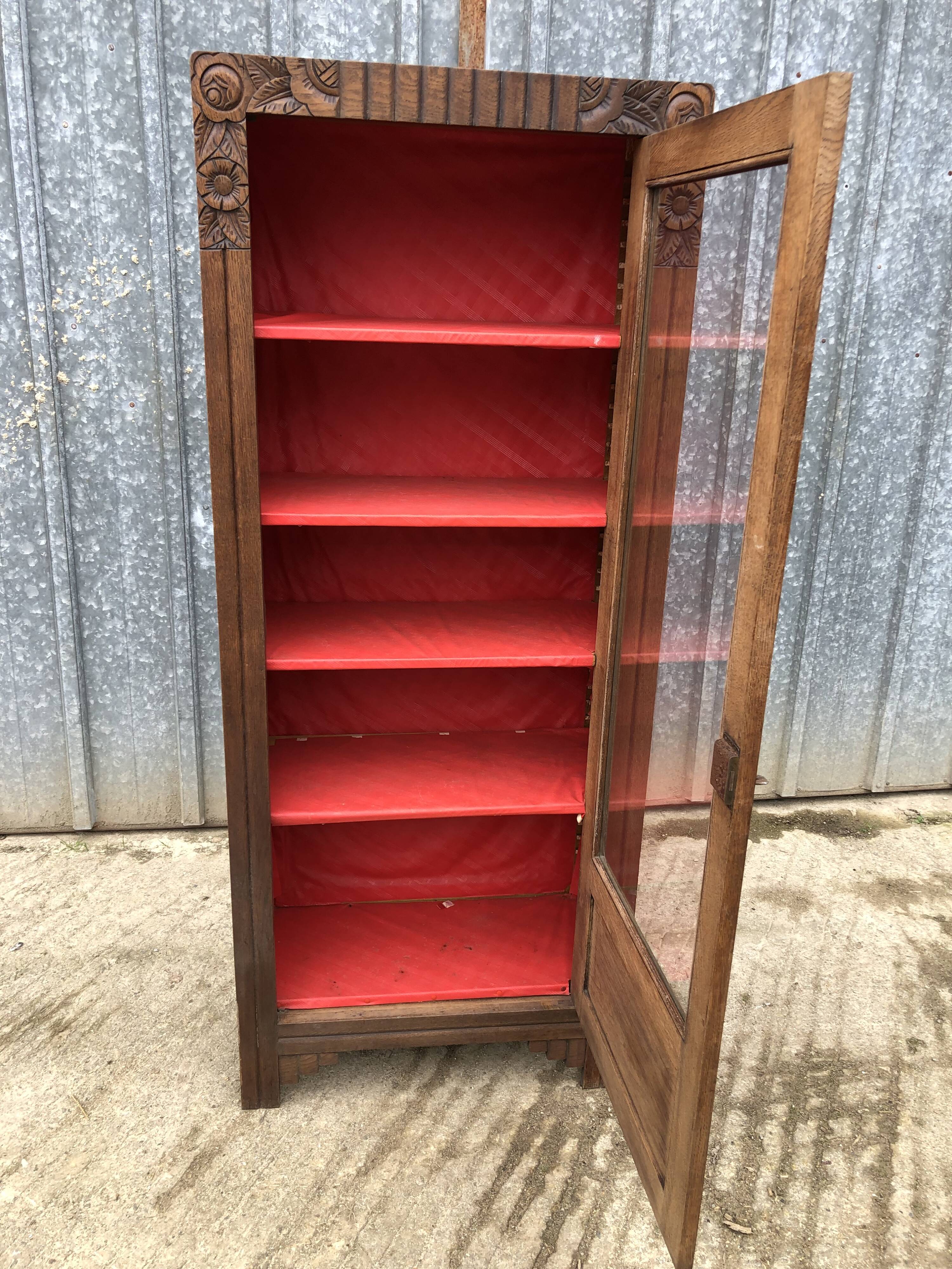 Art deco oak display cabinet with 1 glass door.