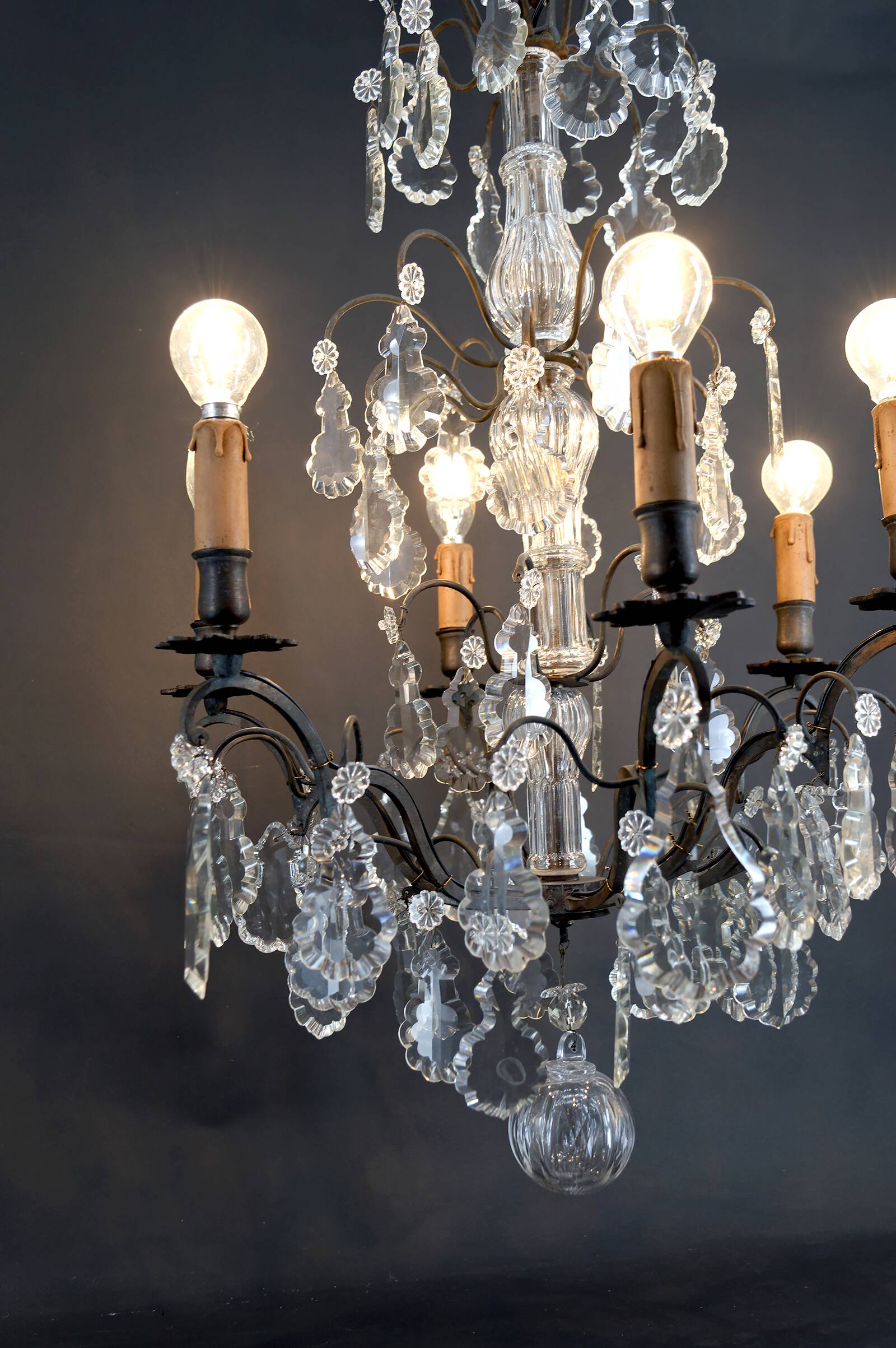 Important lustre cage en bronze, cristal de Baccarat, Style Louis XV, 1900