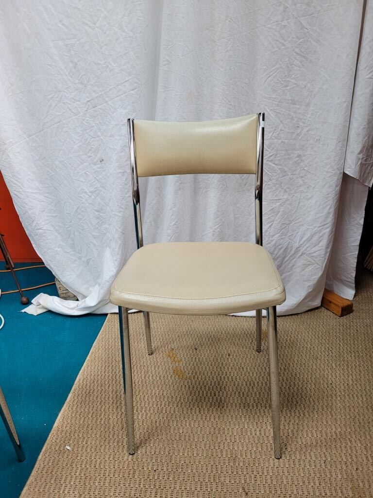 Set of 4 chairs chrome metal and skaï greige 70s.