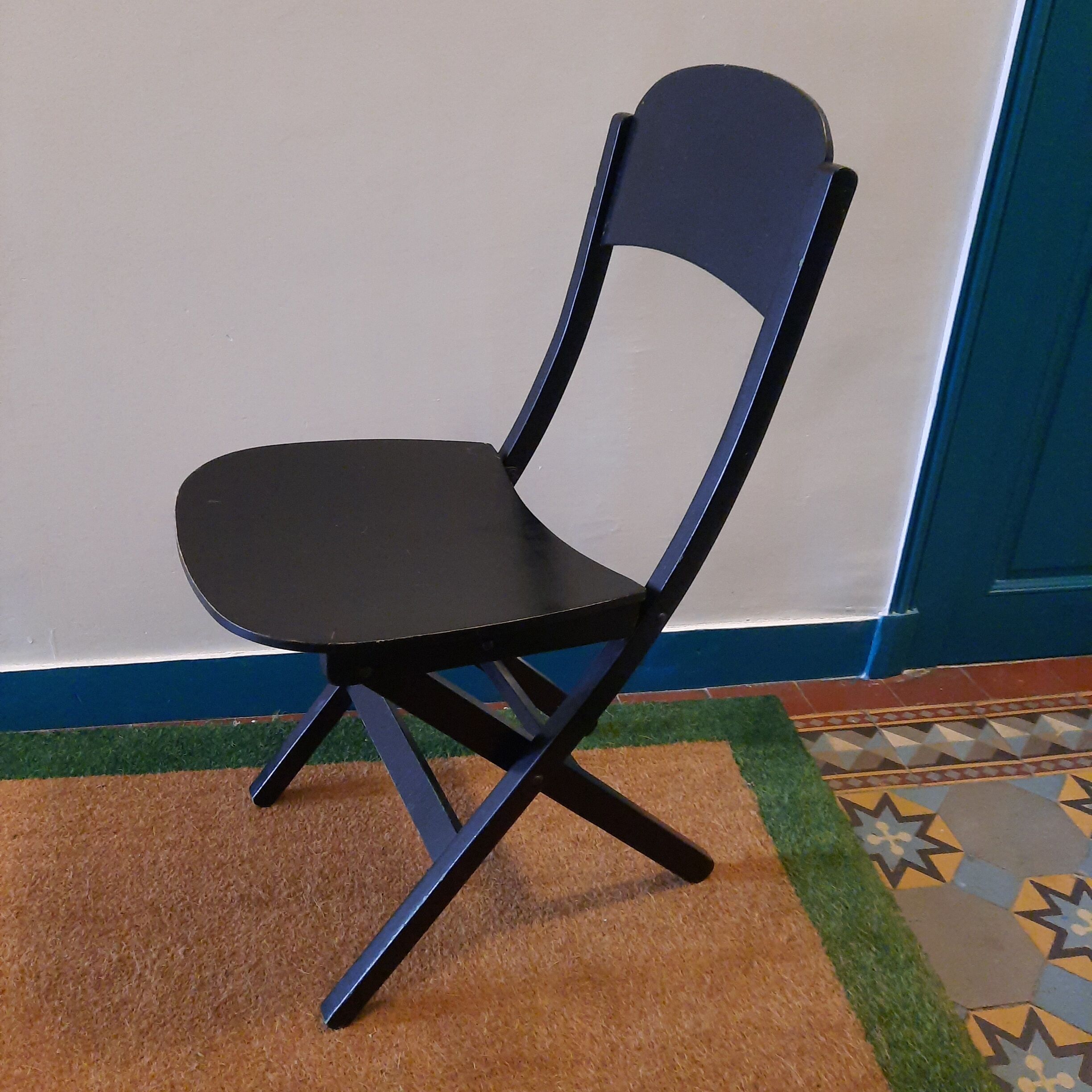 4 folding chairs