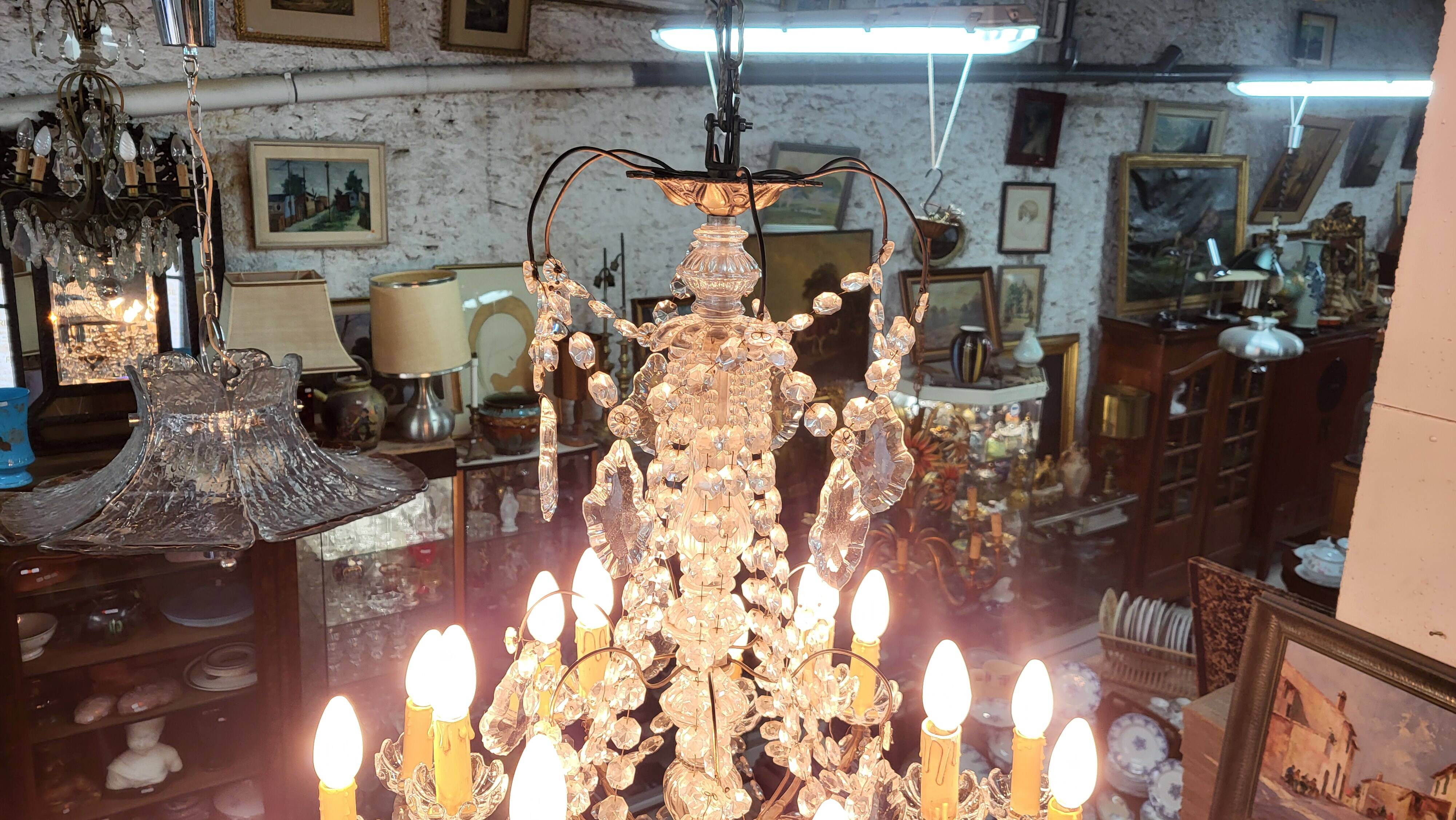 Chandelier with pendants 18 bulbs