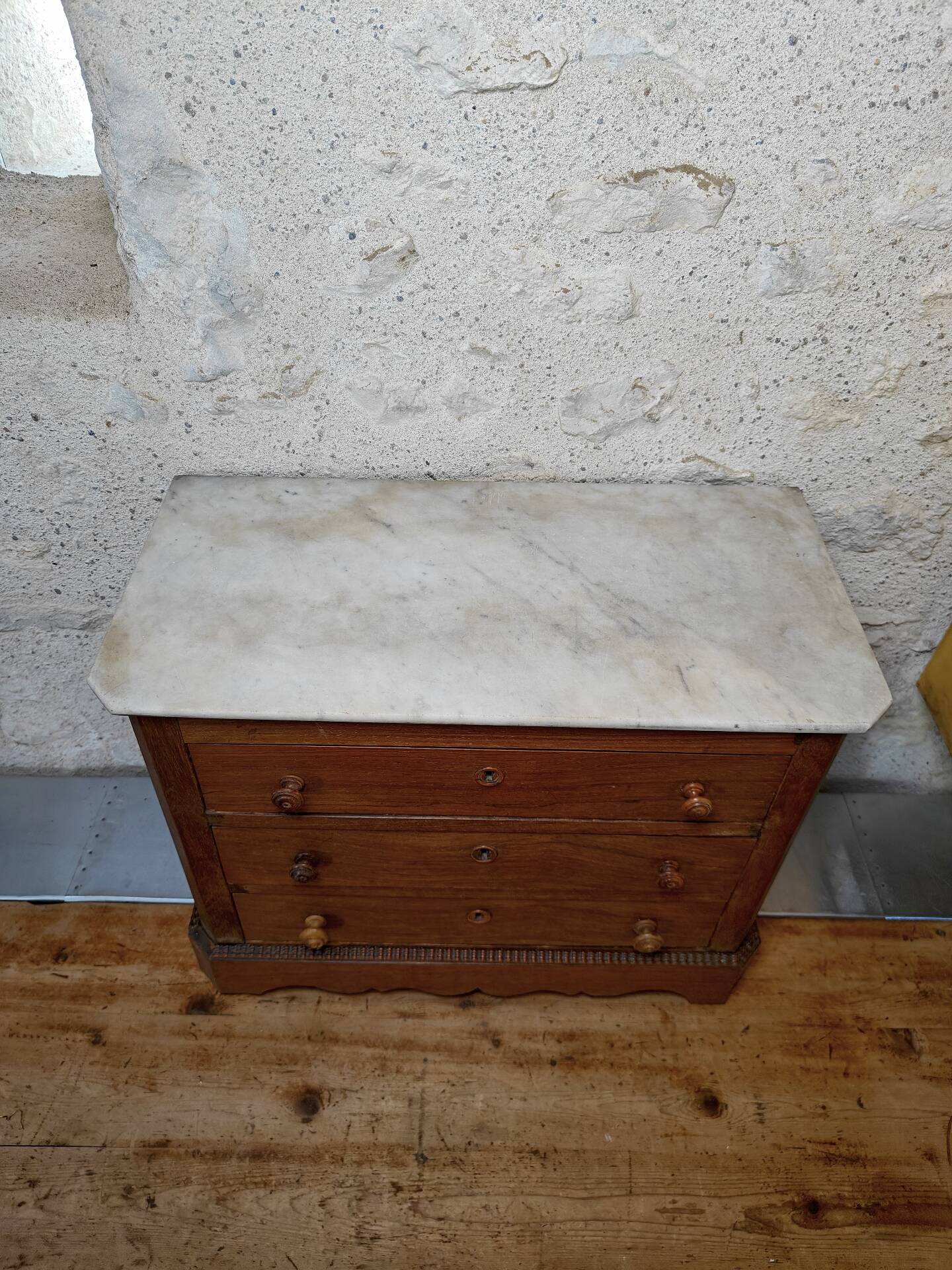 Small miniature table chest in oak and marble.