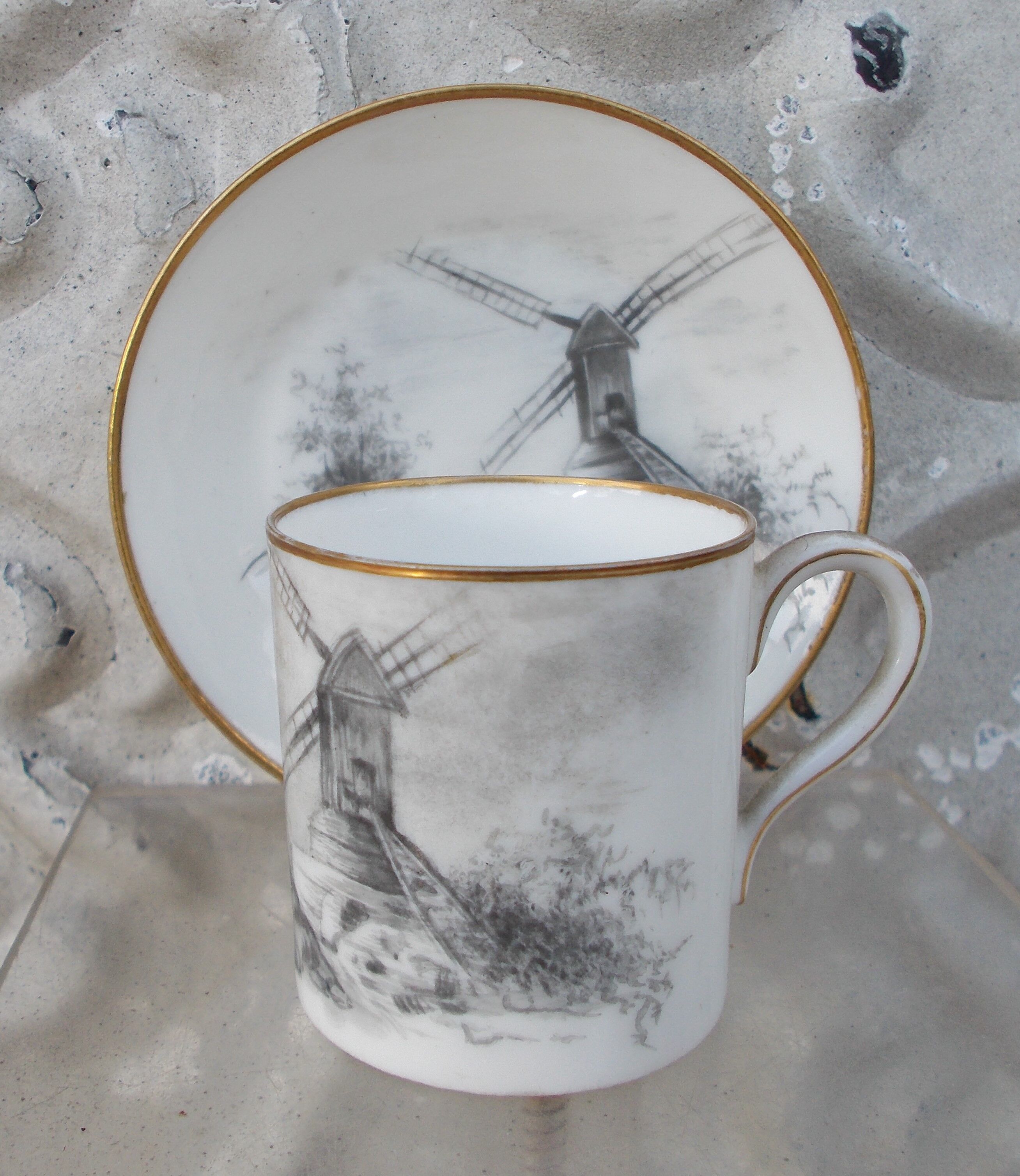 Cup and under cup decoration in grisaille Porcelain of Paris XIXth signed decoration mill