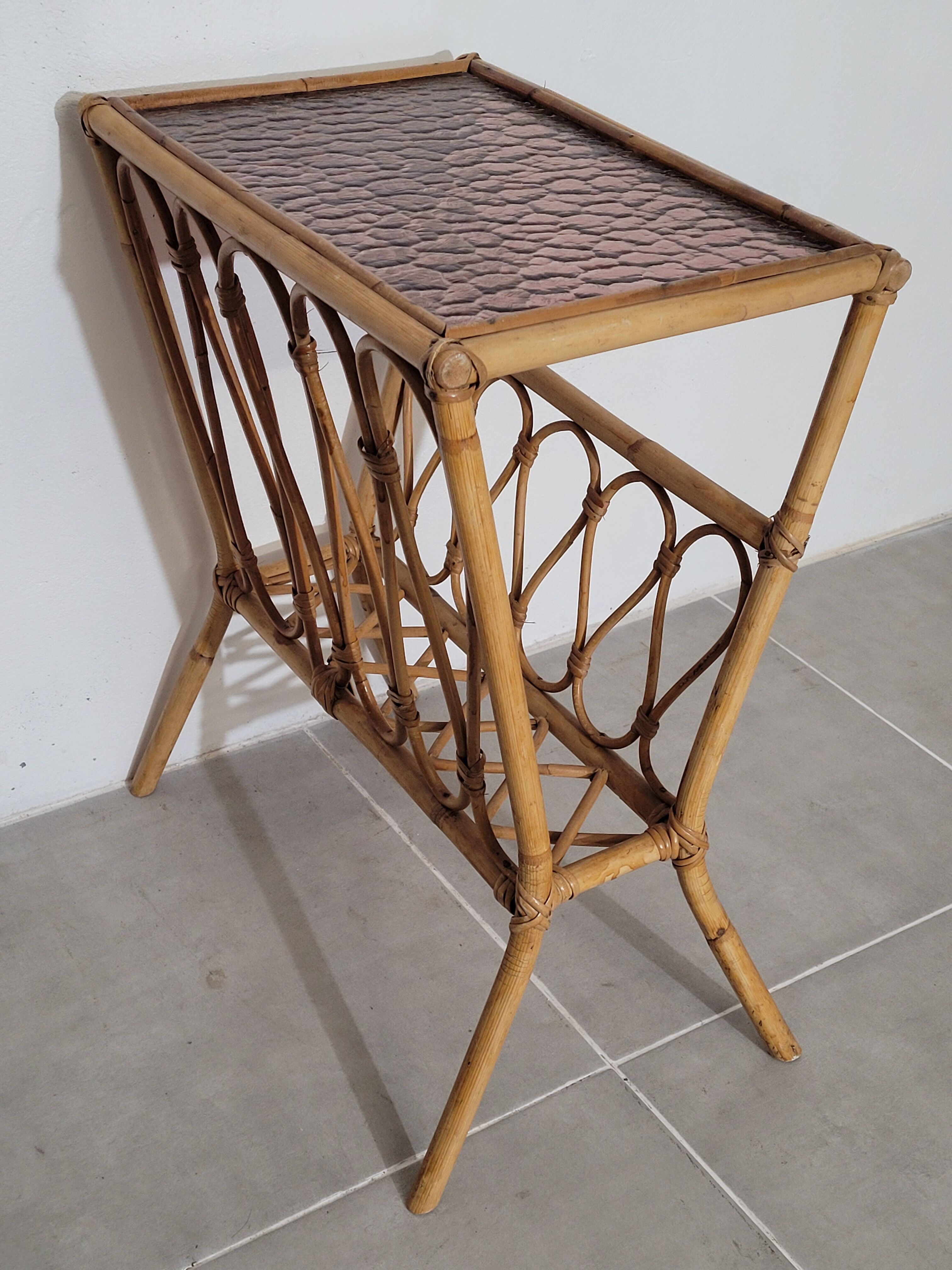 Rattan glass magazine holder