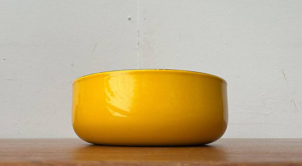 Yellow enamel bowl mid-century by Kaj Franck for Wärtsila Arabia, Finland, 1960s.