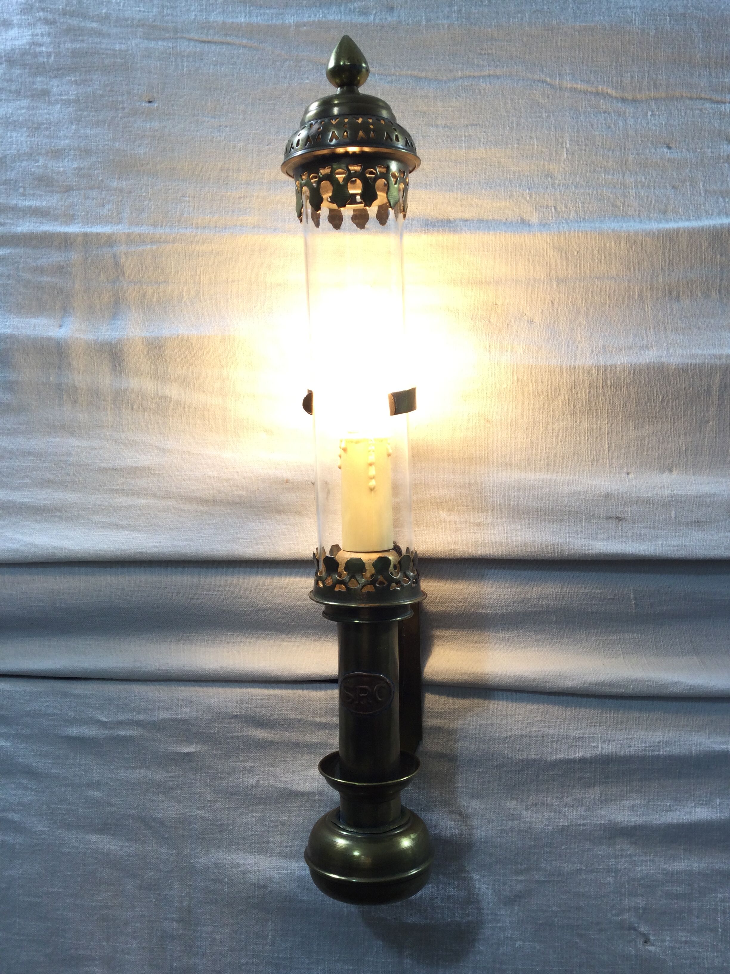 Brass train applicator