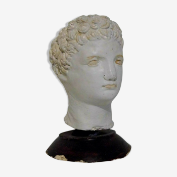 Buste antique en plâtre patiné greco romain.