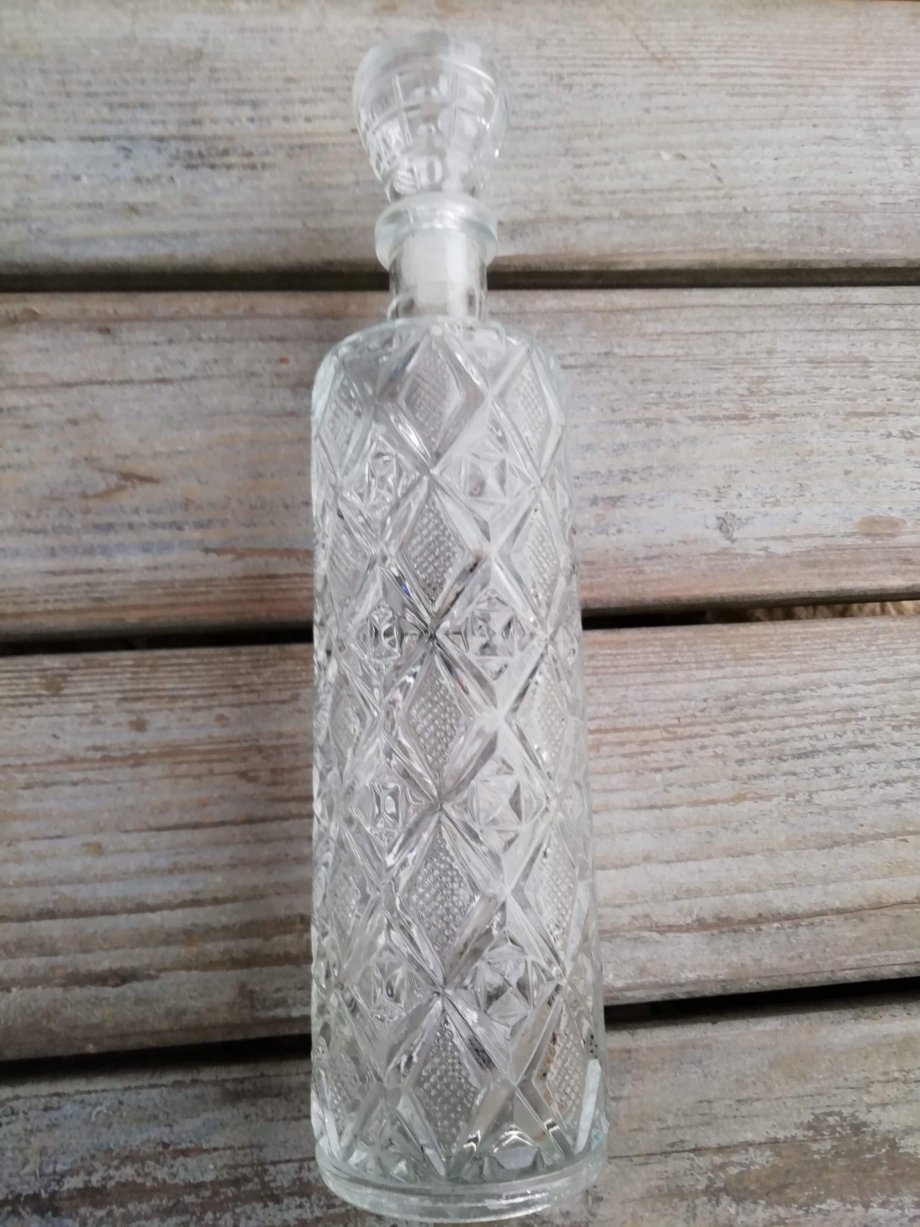Carafe chiseled glass