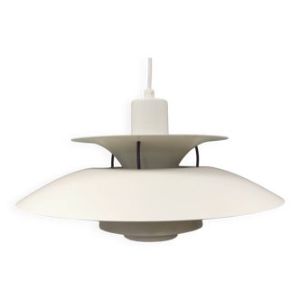 Lampe suspendue PH 5 conçue par le célèbre Poul Henningsen.