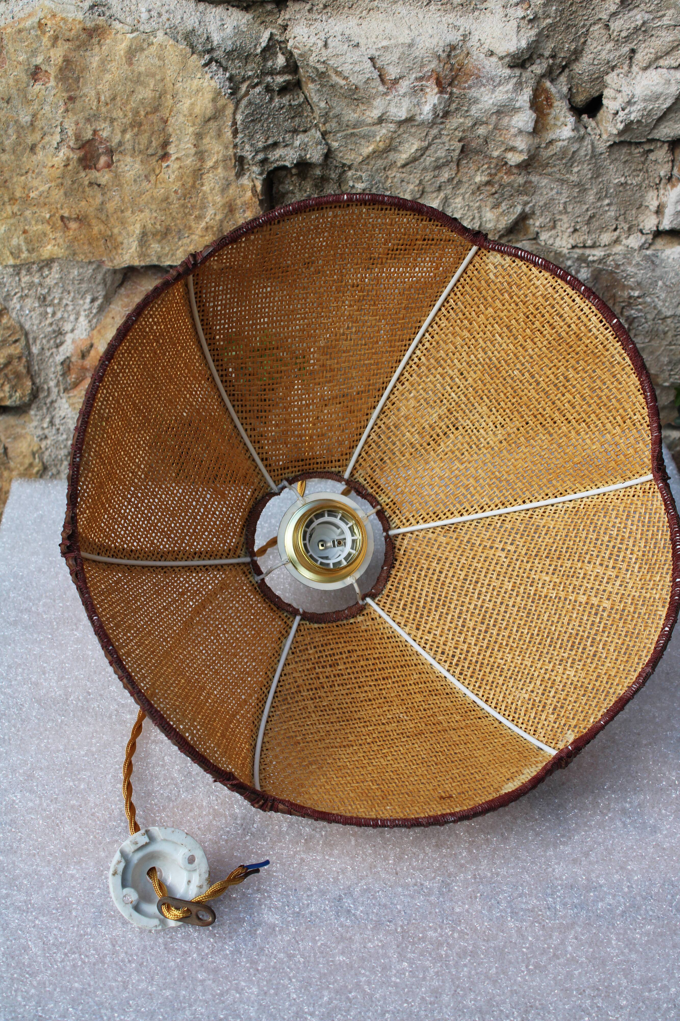 Hanging flower in rattan and rope