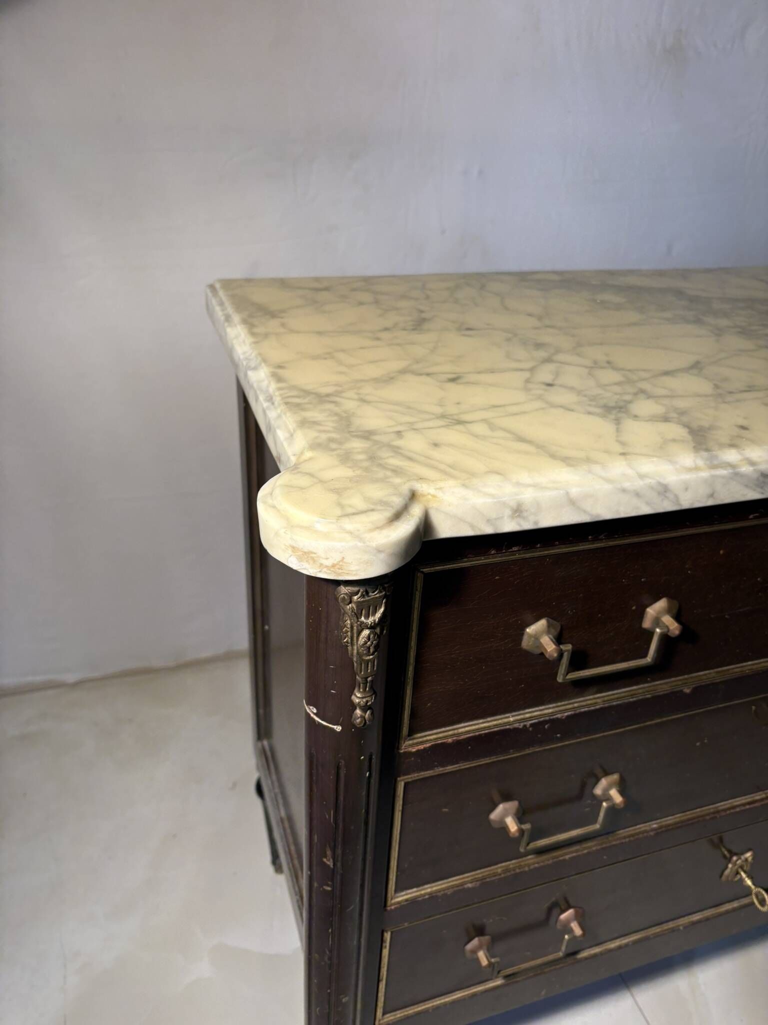 Commode with 3 drawers in Louis XVI style, marble and gilded bronze.