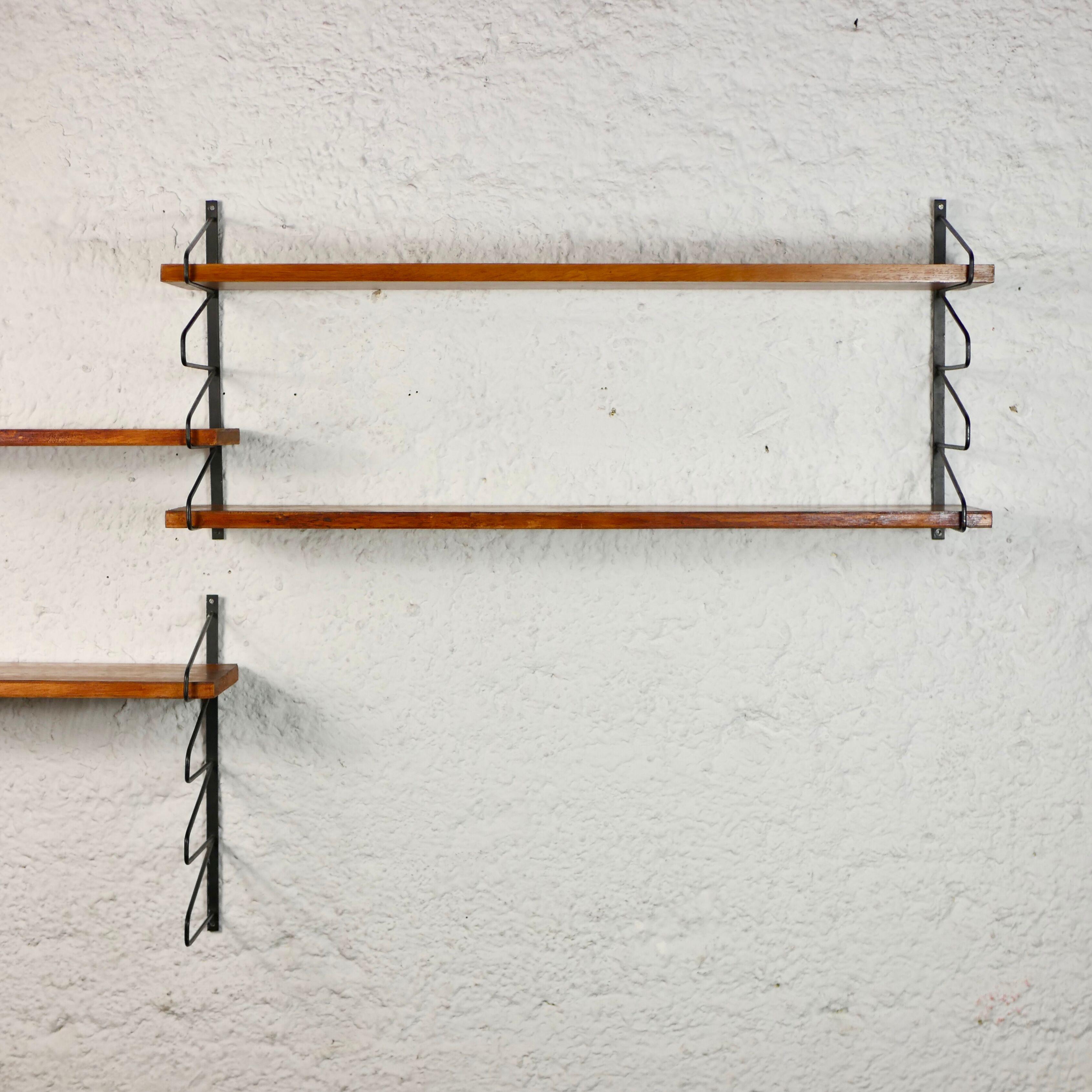 Set of modular shelves String style