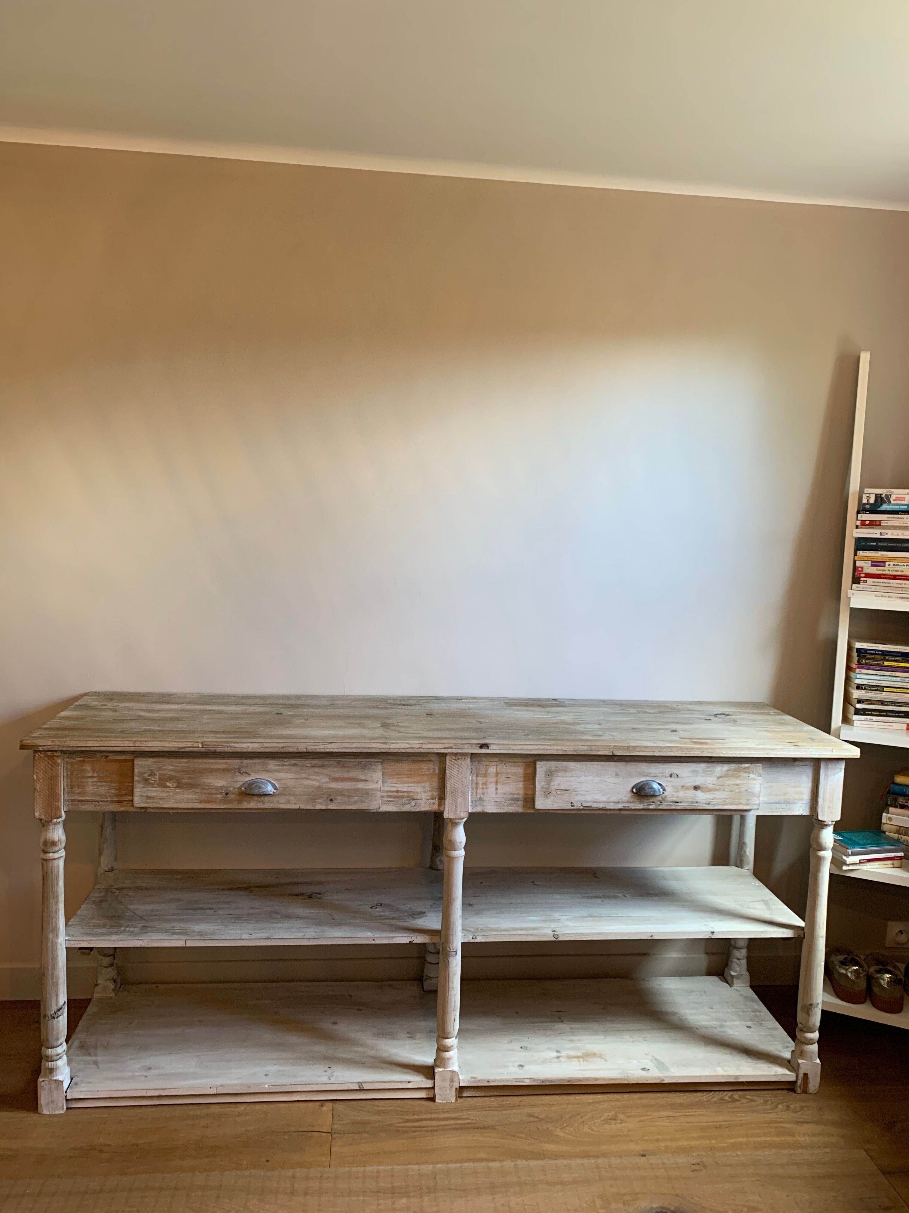 Console in lacquered wood