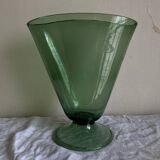 Italian Médicis neo-classical vase design 1960 in XXL blown green glass.