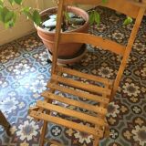 Foldable wooden chair for children